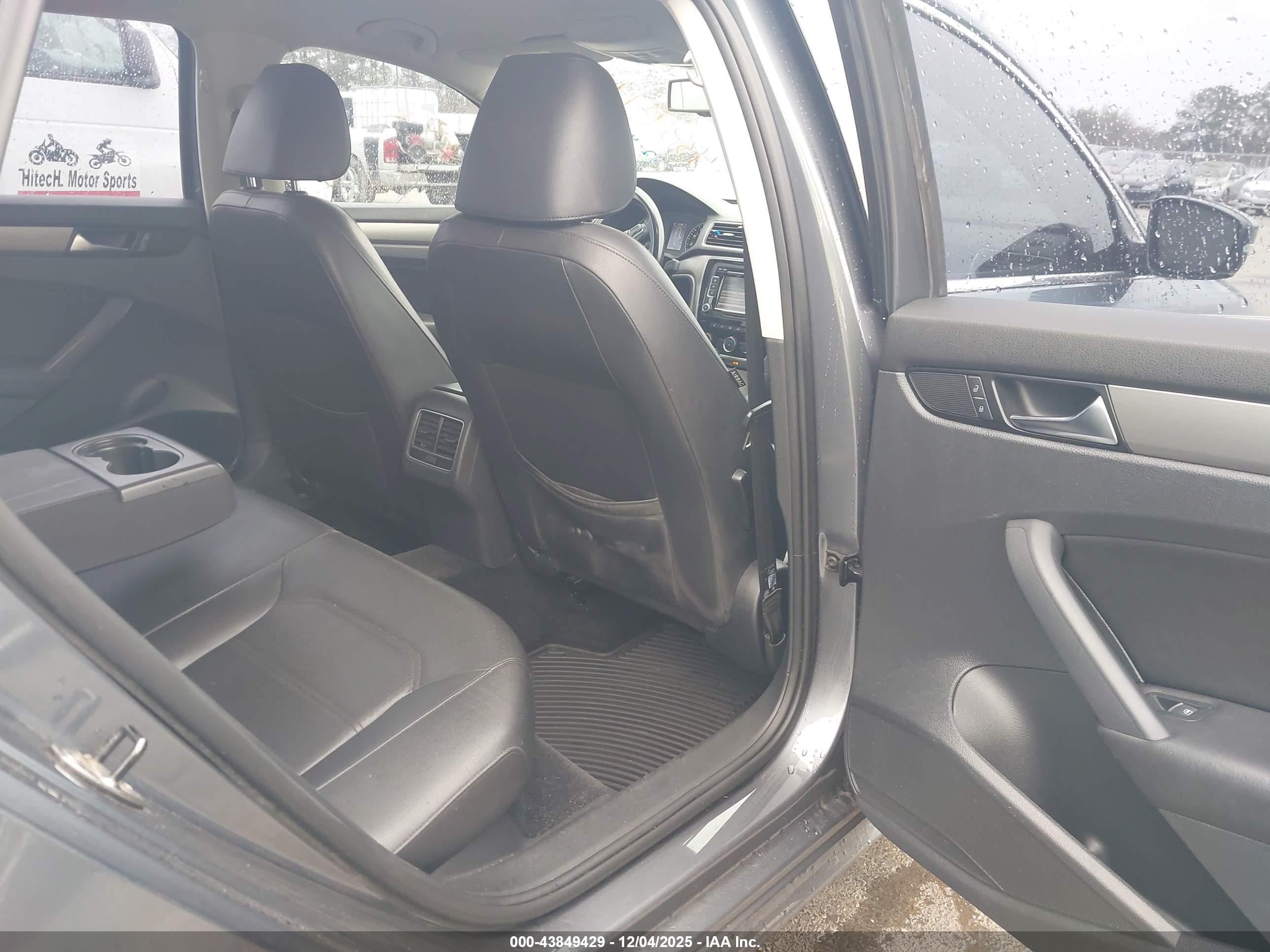 VOLKSWAGEN PASSAT image 8