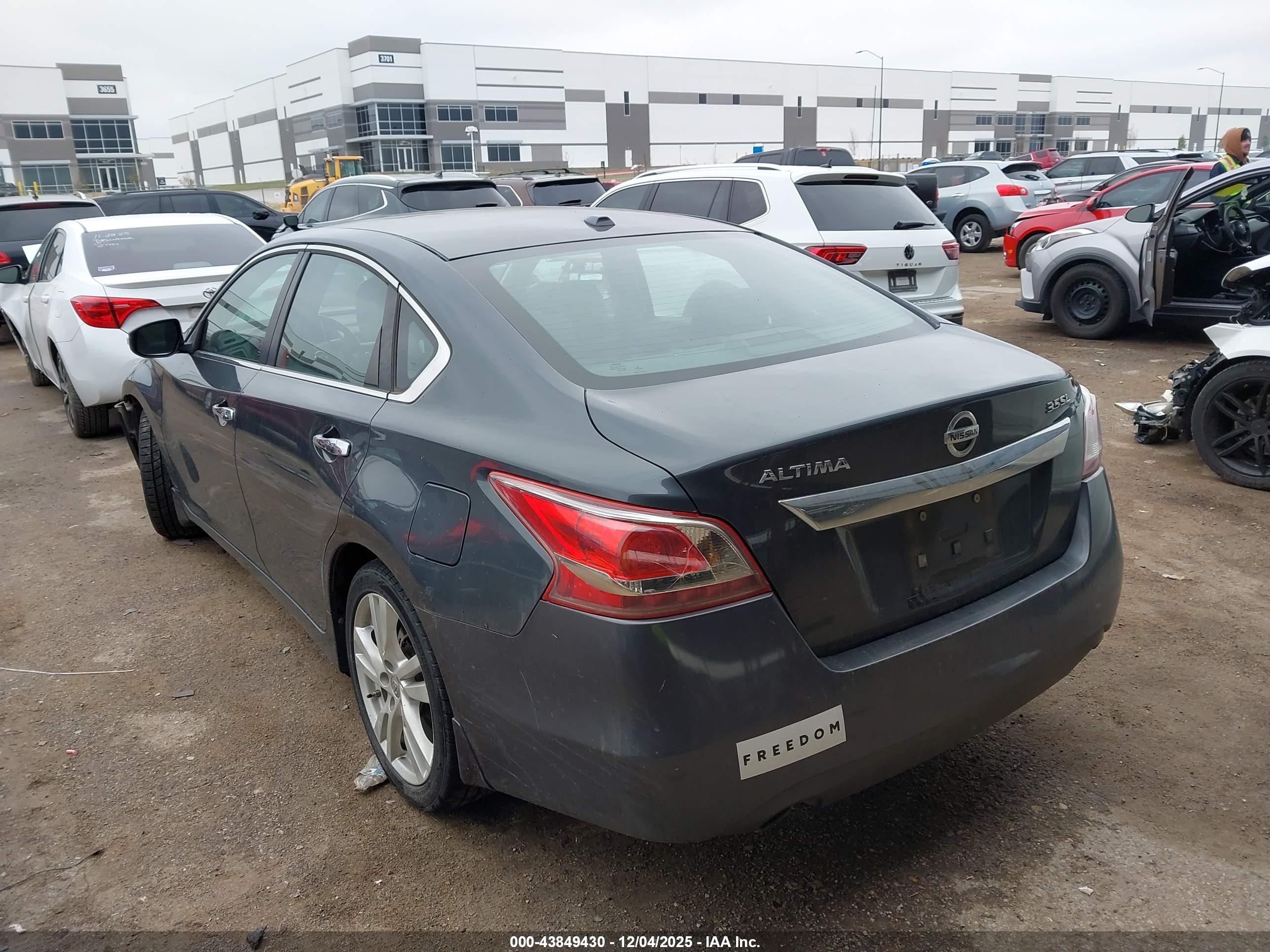 NISSAN ALTIMA image 3