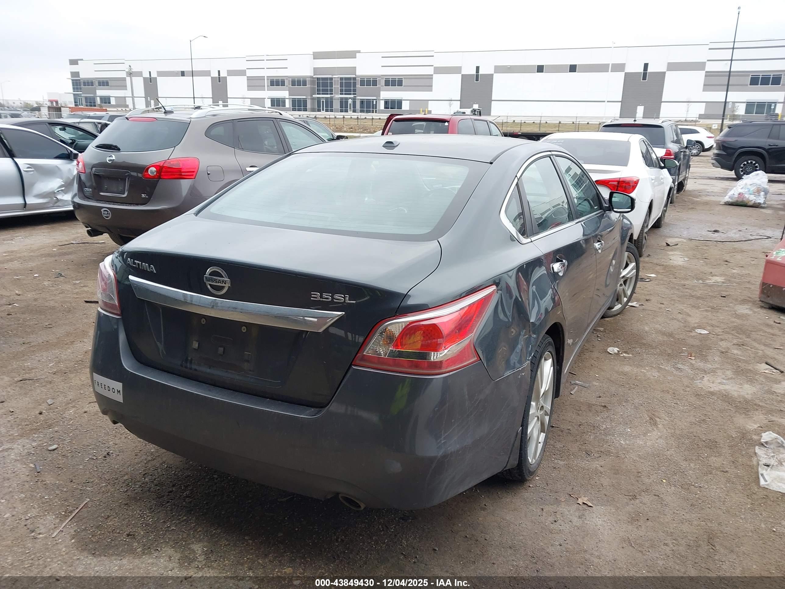 NISSAN ALTIMA image 4