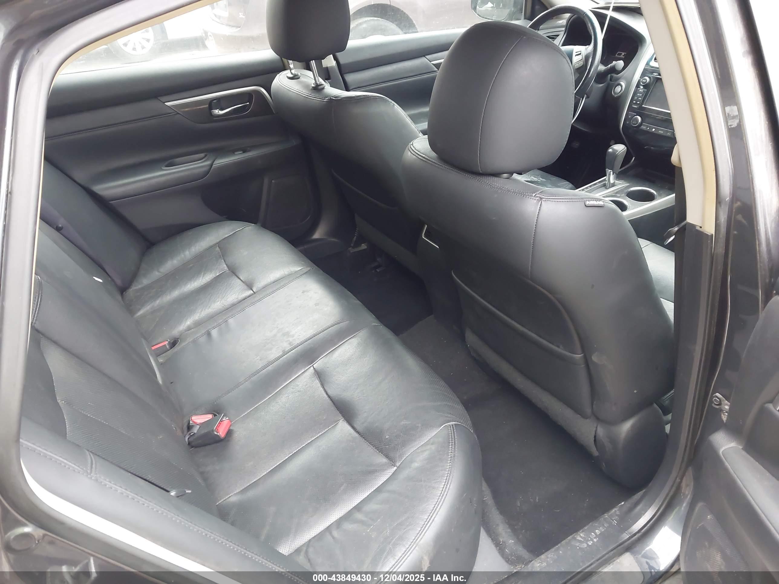 NISSAN ALTIMA image 8