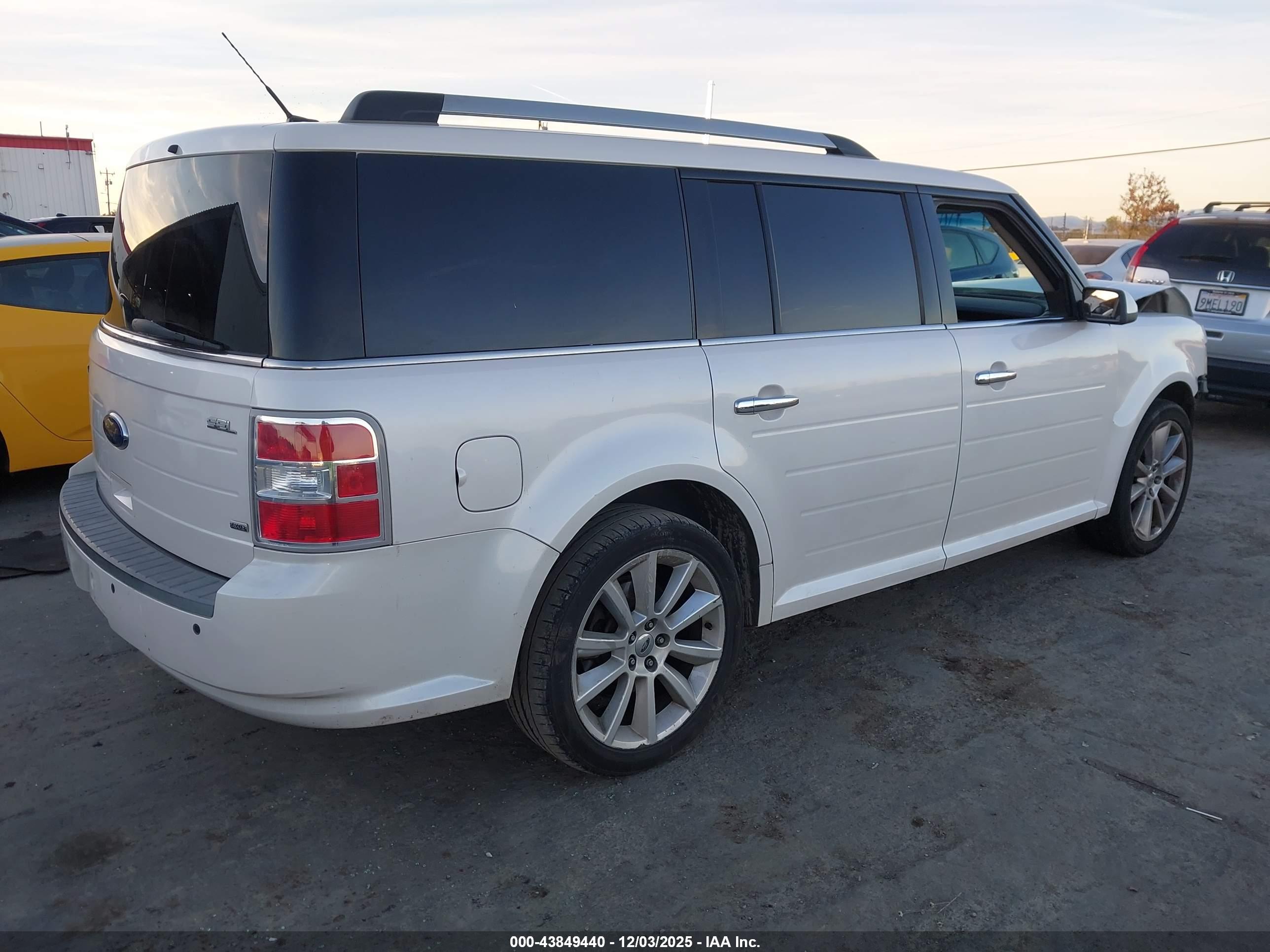 FORD FLEX image 4