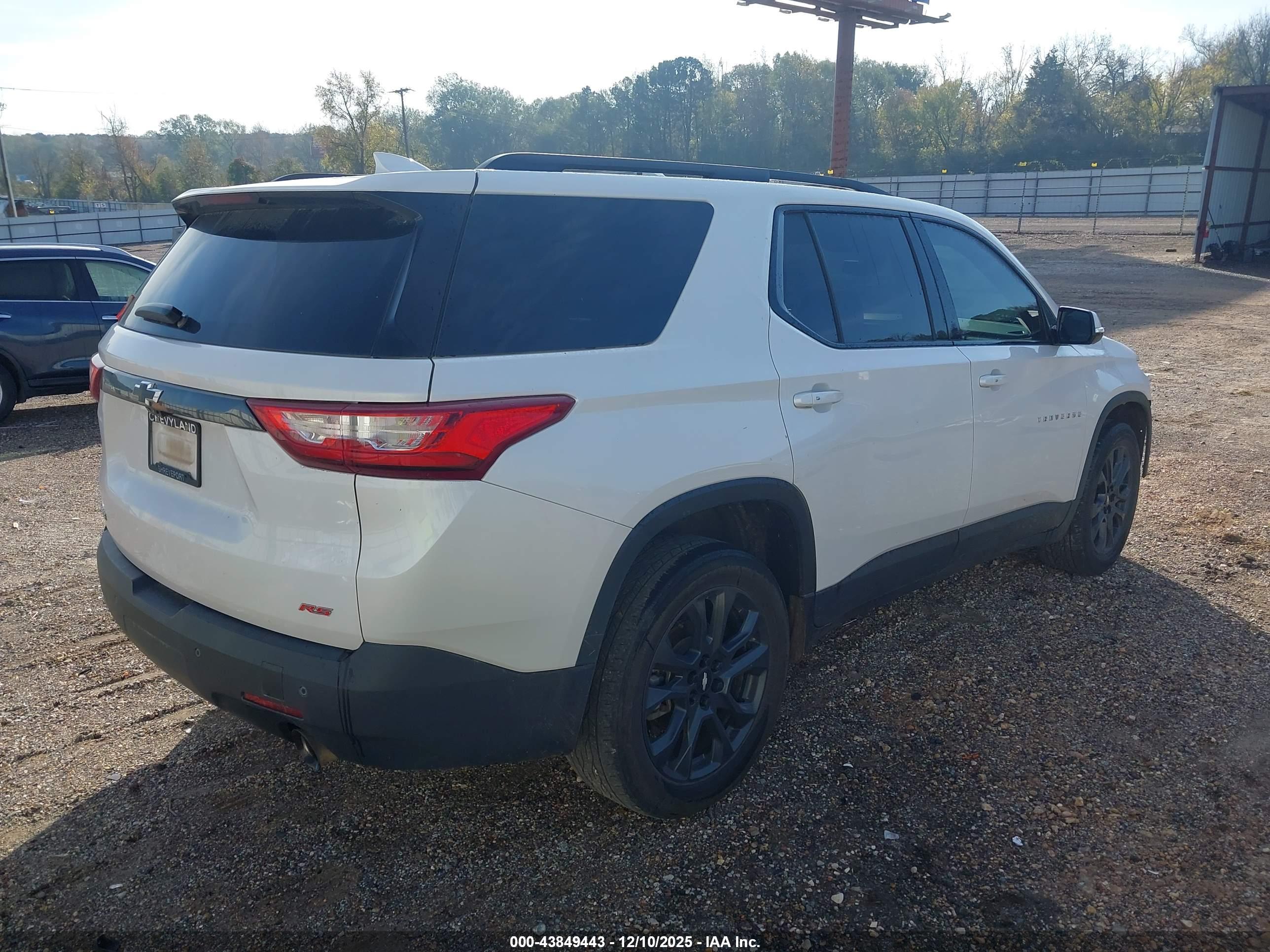 CHEVROLET TRAVERSE image 4