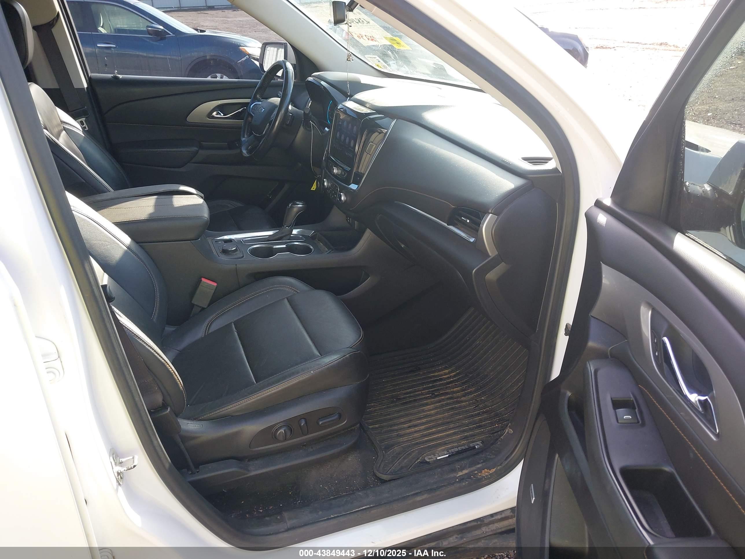 CHEVROLET TRAVERSE image 5