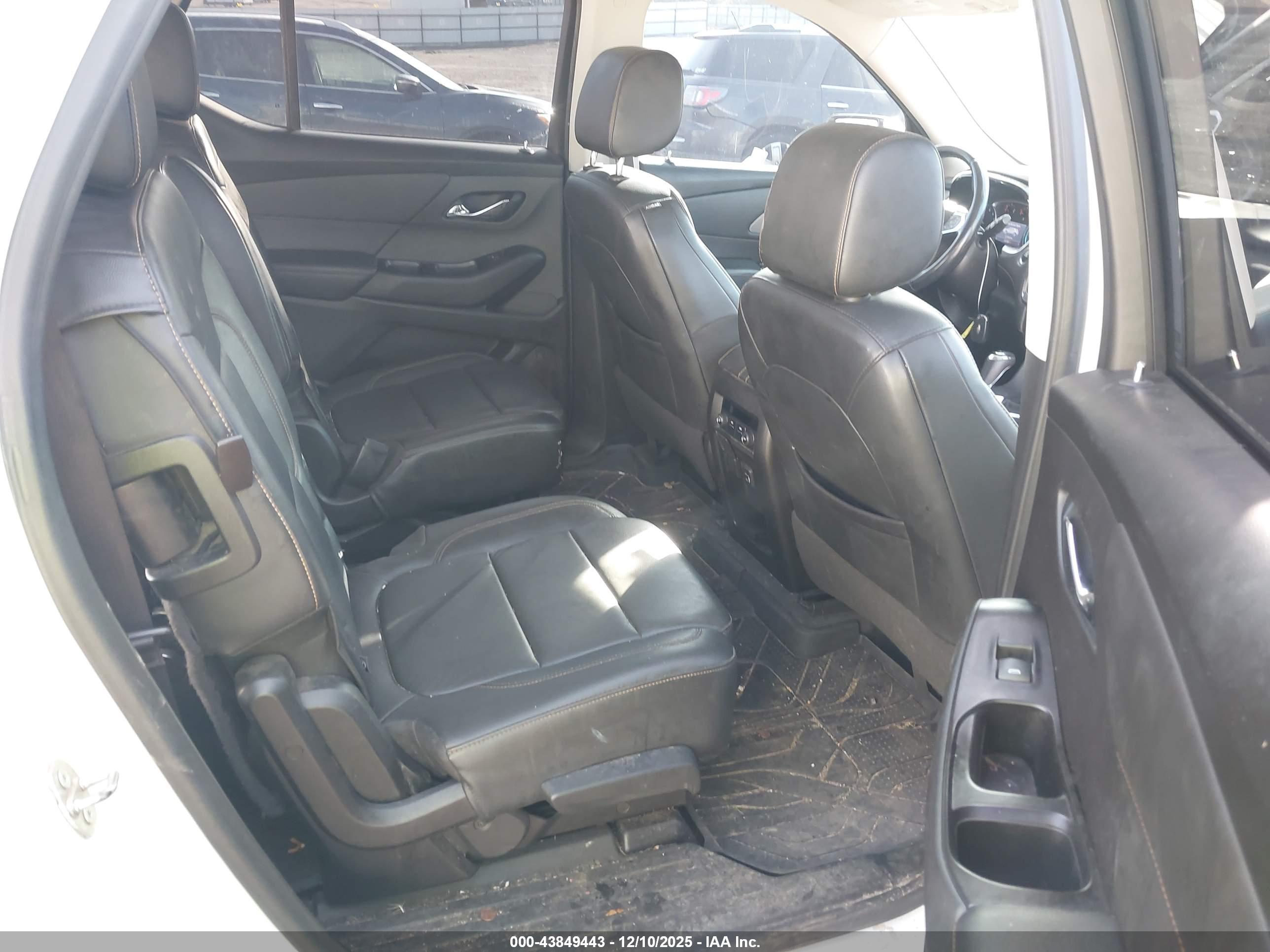 CHEVROLET TRAVERSE image 8