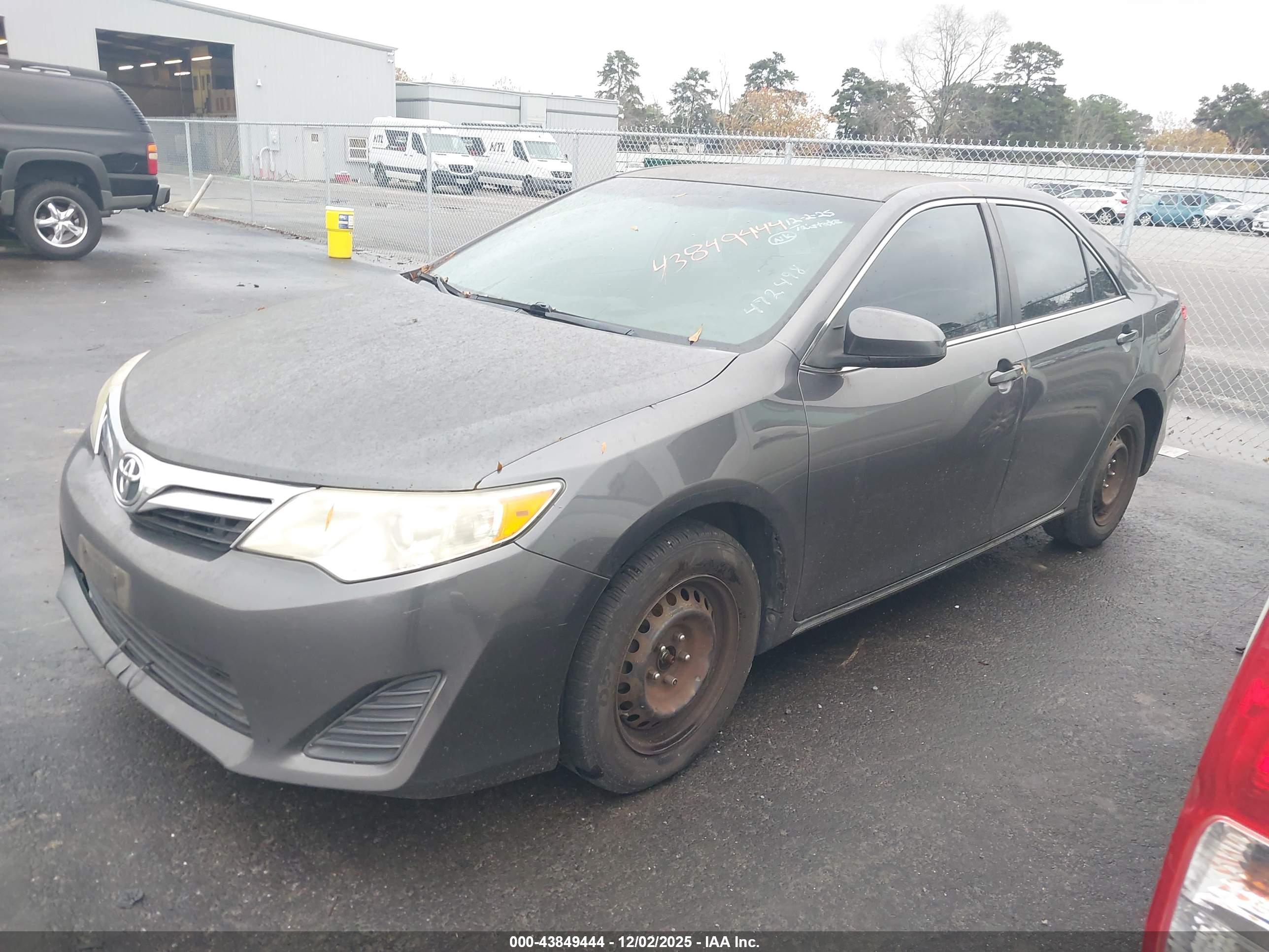 TOYOTA CAMRY image 2