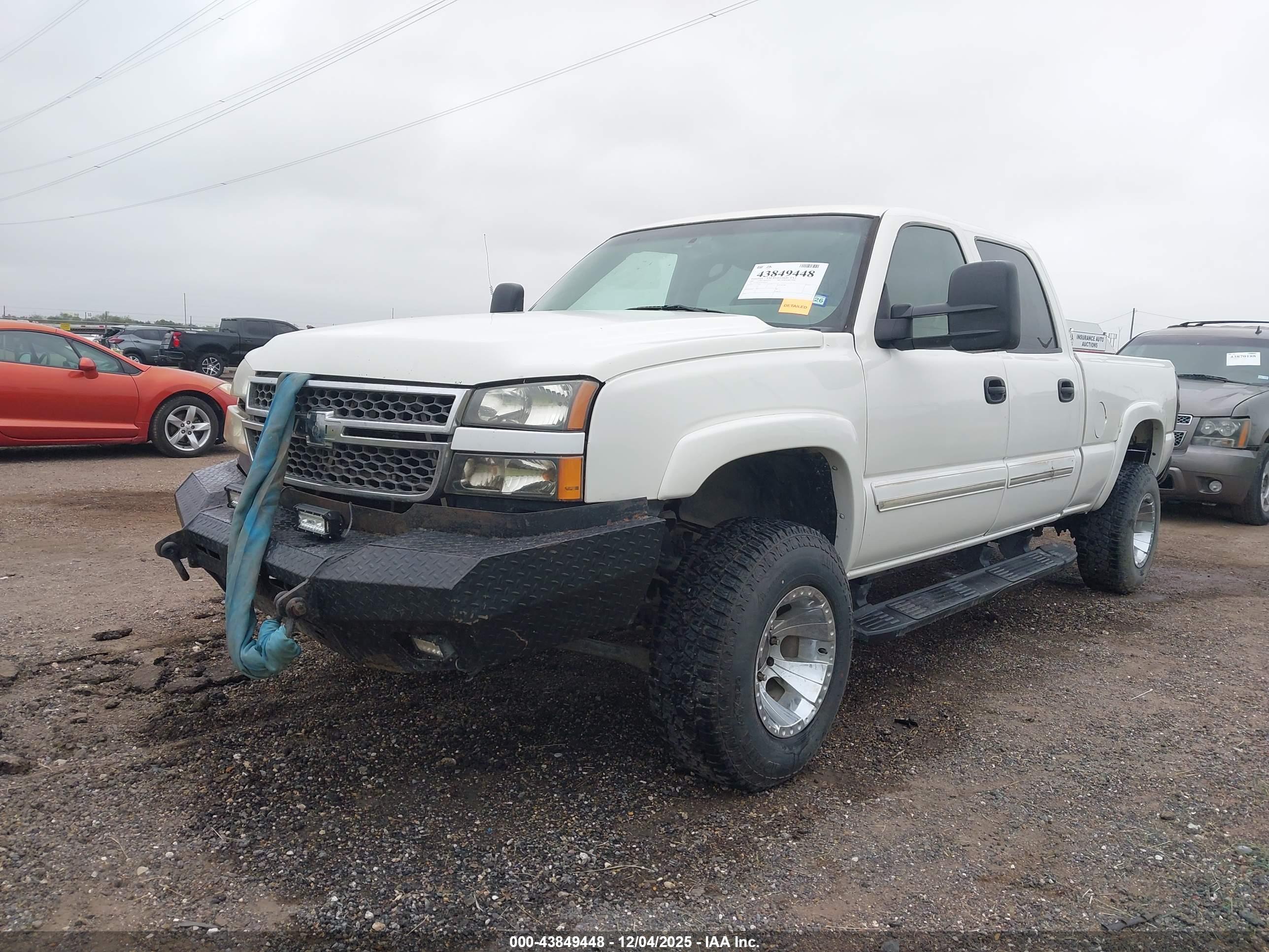 CHEVROLET SILVERADO image 2
