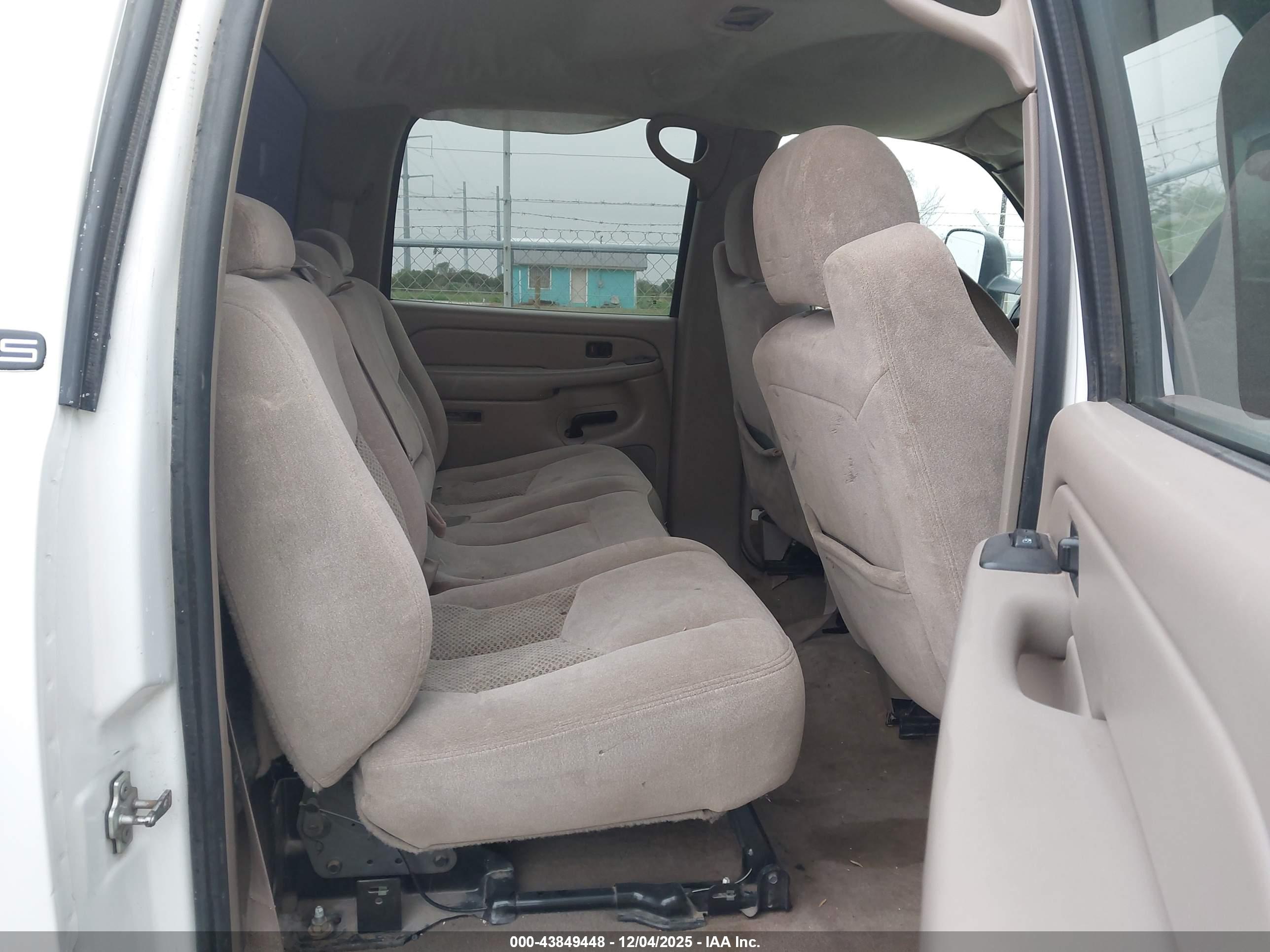 CHEVROLET SILVERADO image 8