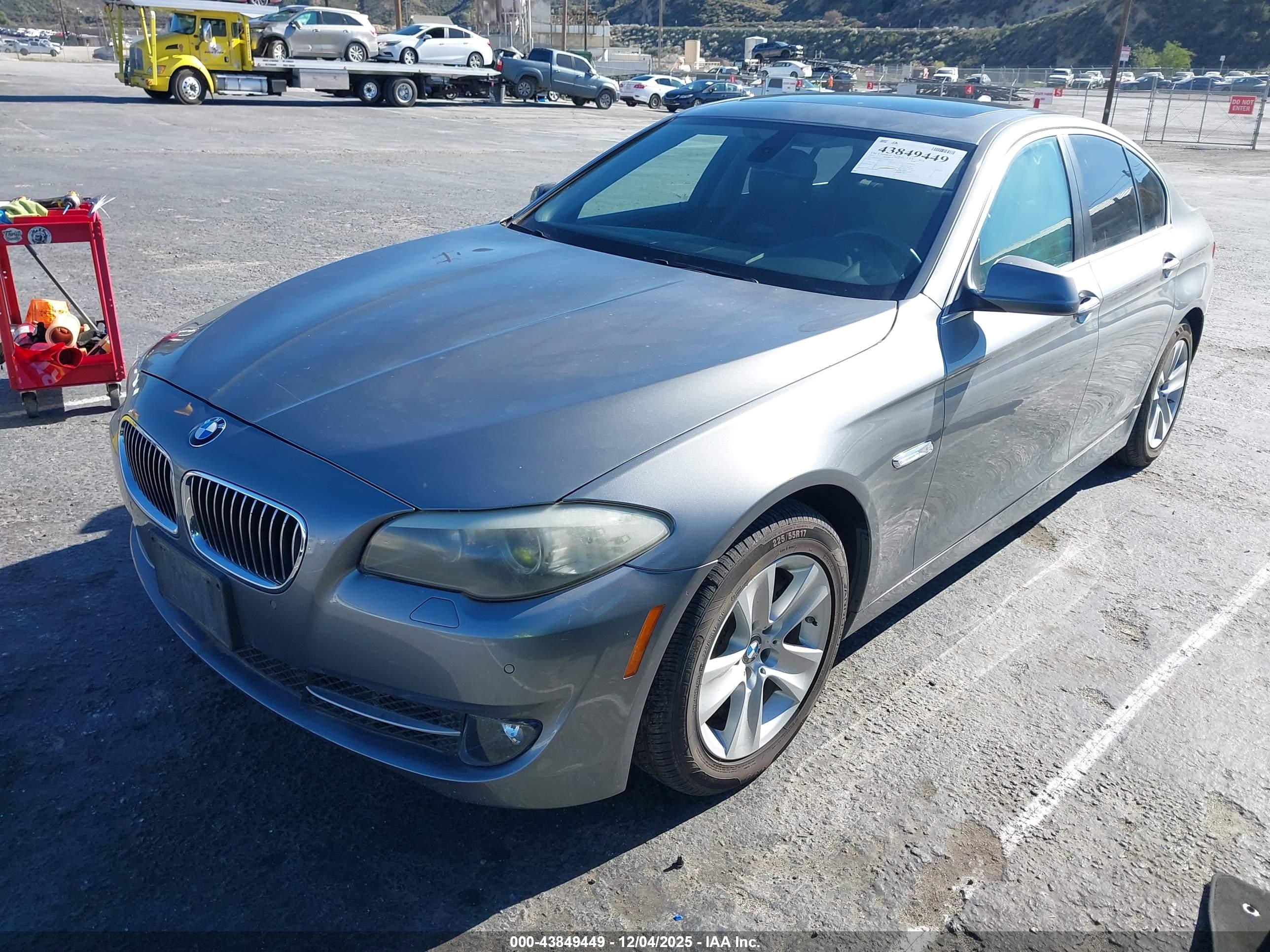 BMW 528I image 2
