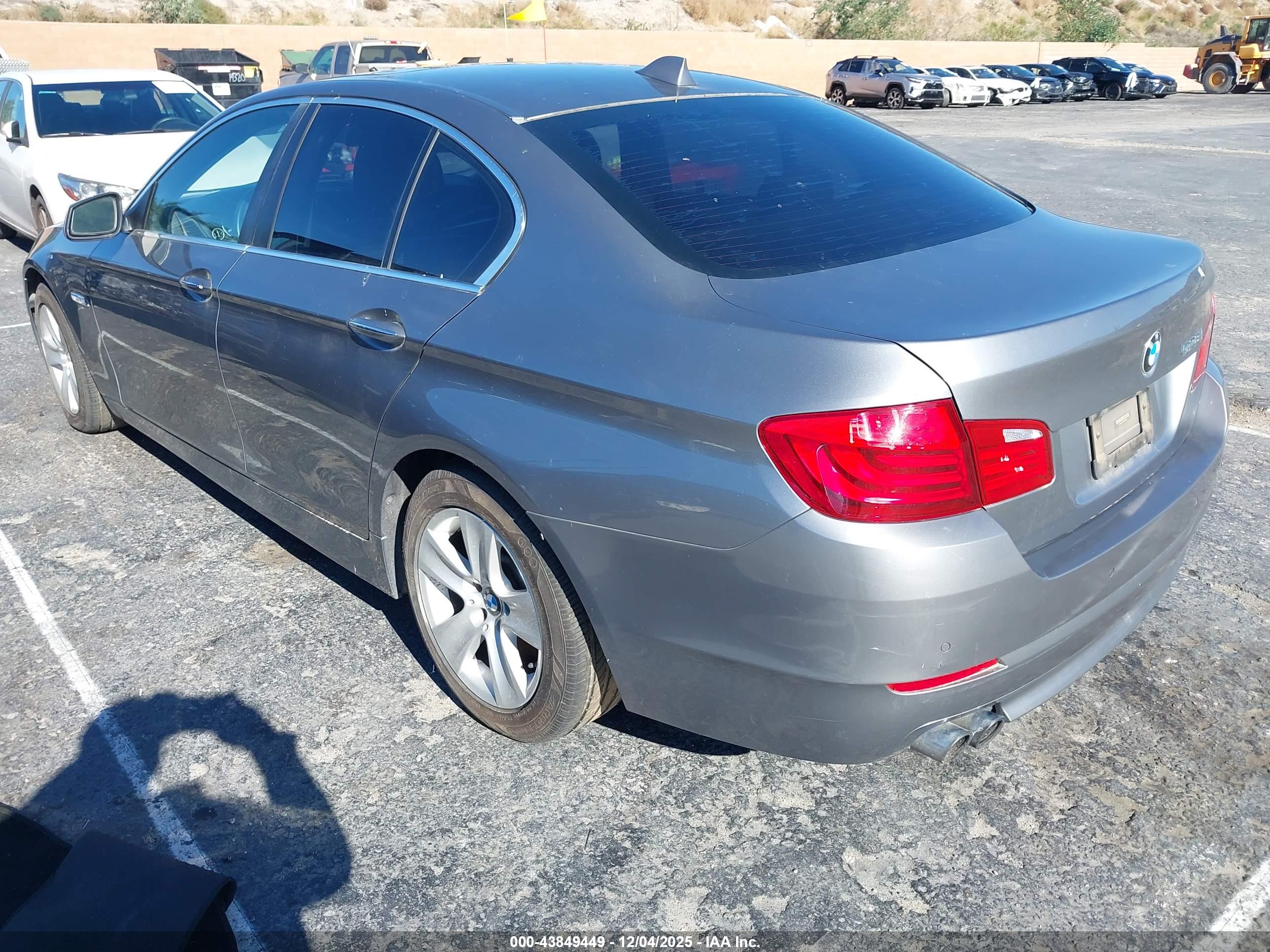 BMW 528I image 3