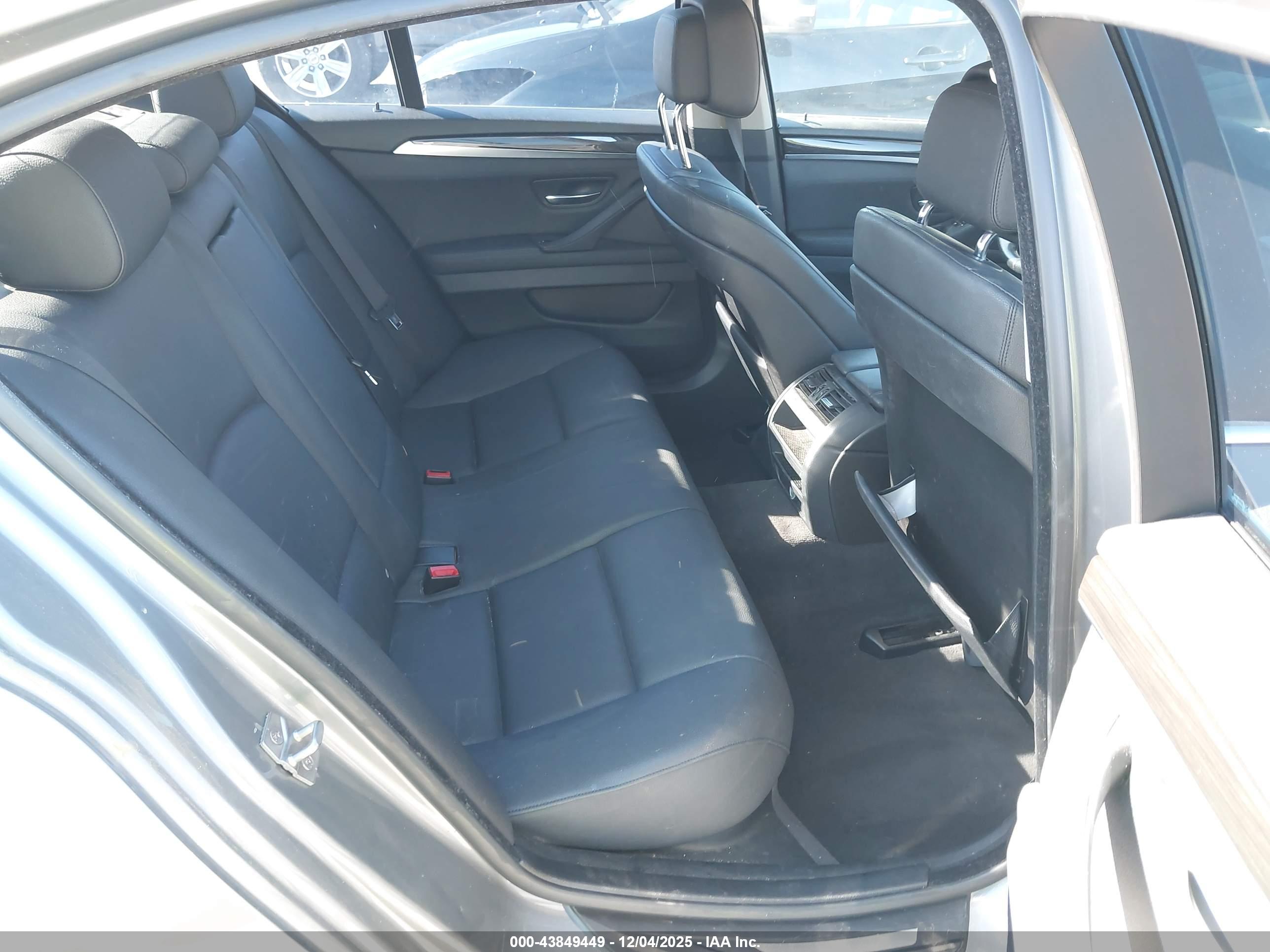 BMW 528I image 8