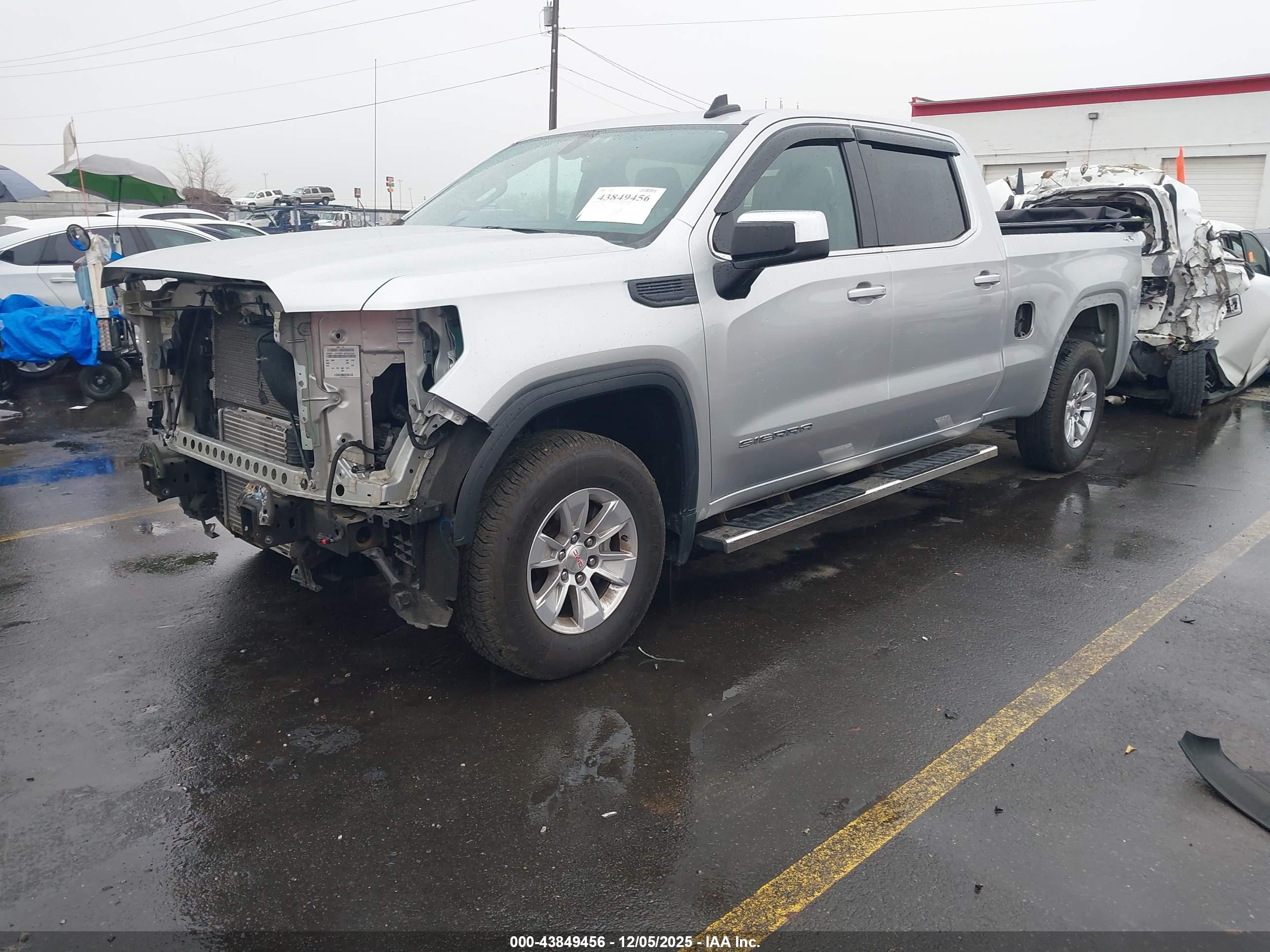 GMC SIERRA image 2