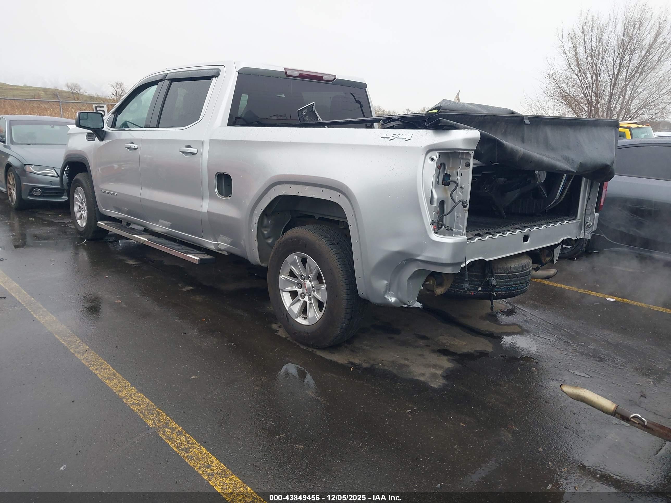 GMC SIERRA image 3