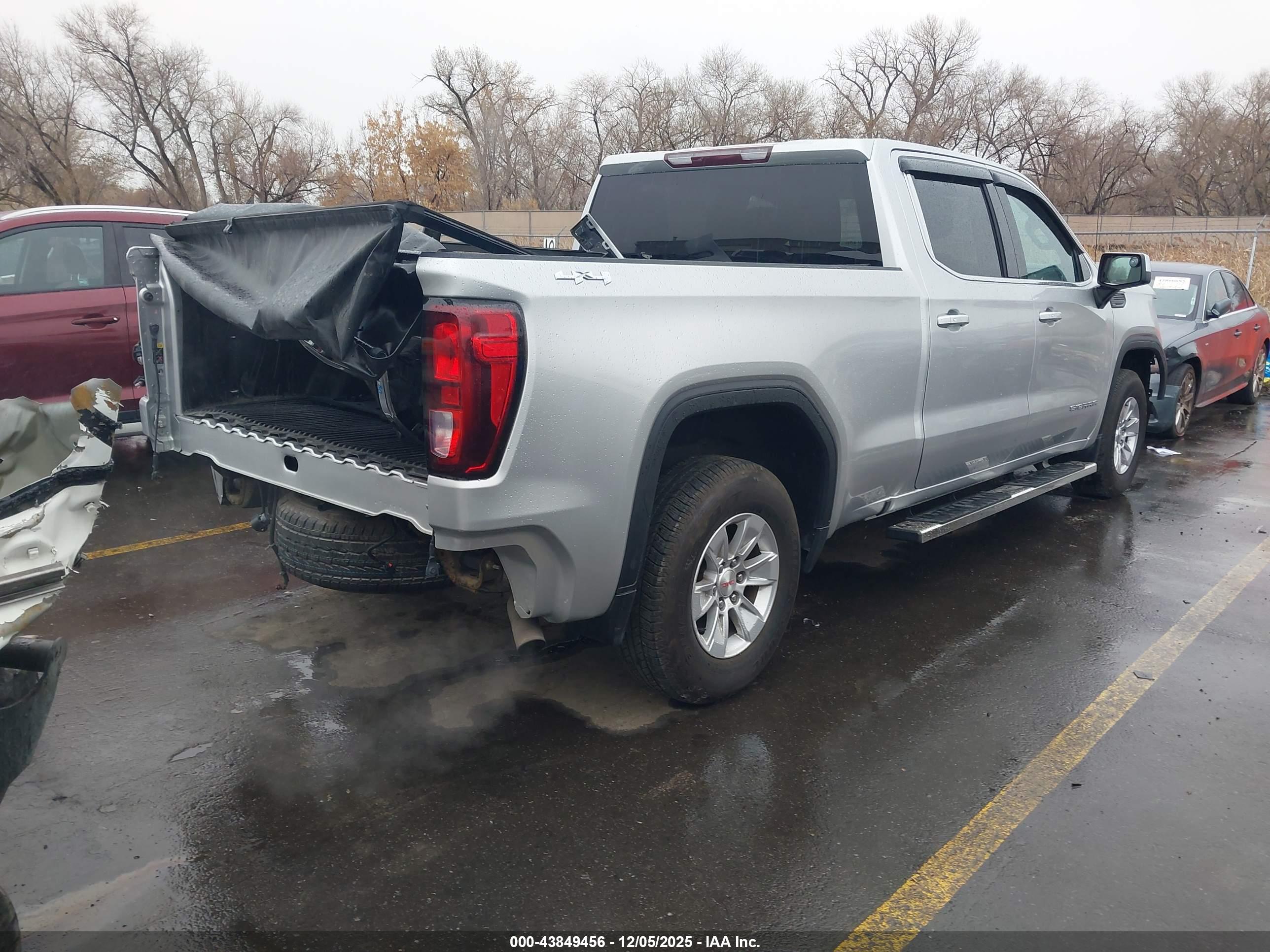 GMC SIERRA image 4