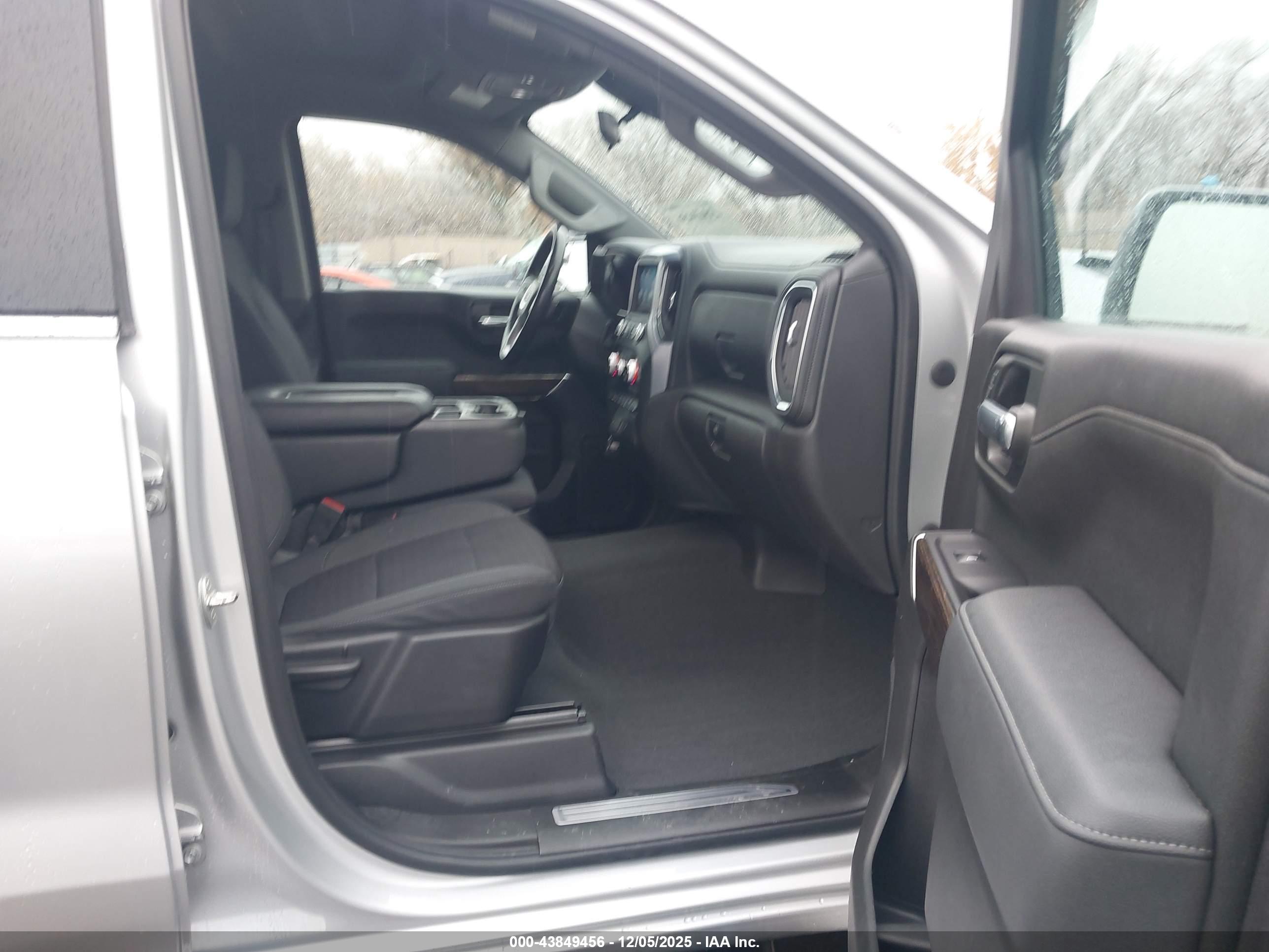 GMC SIERRA image 5
