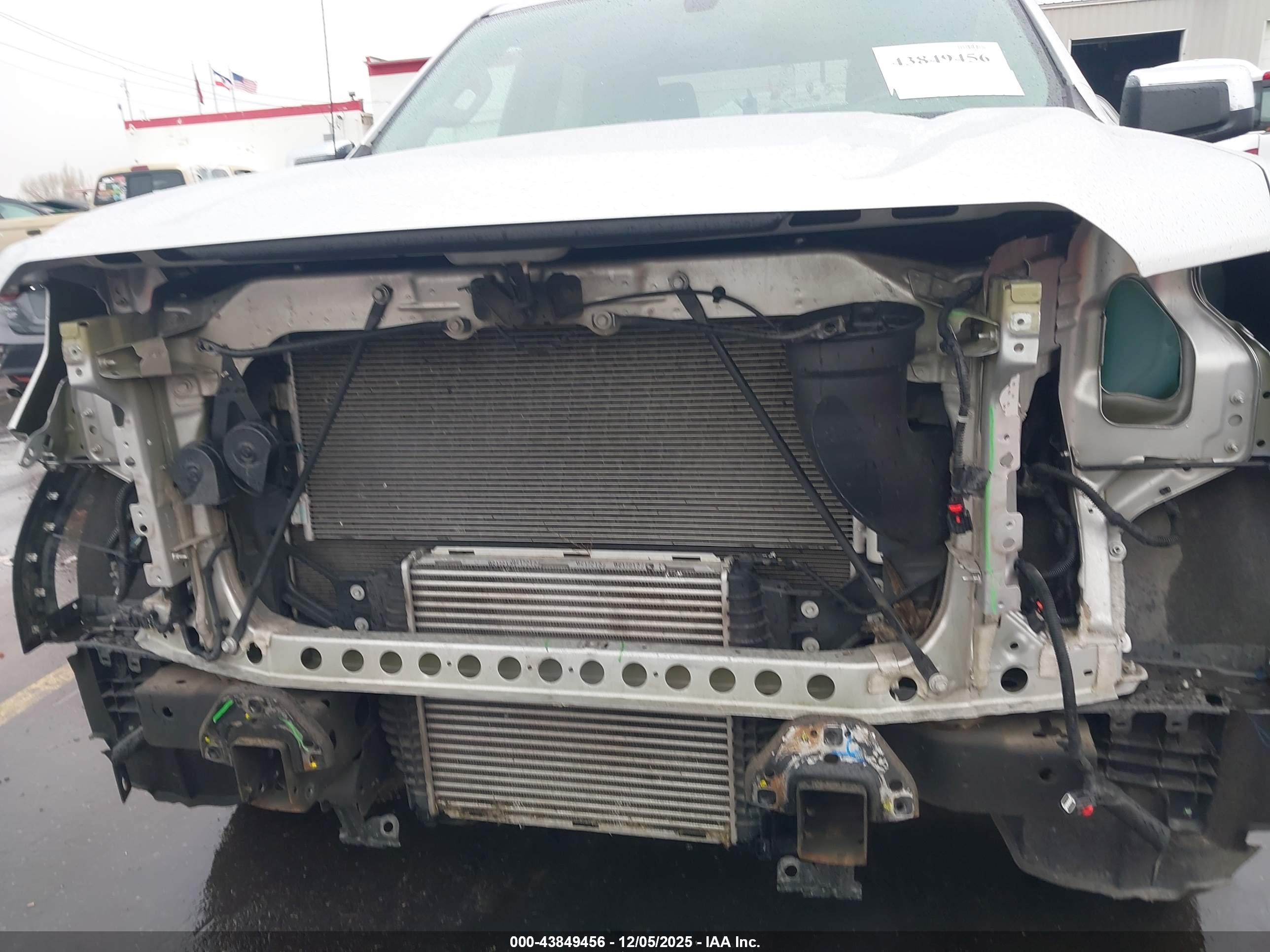 GMC SIERRA image 6
