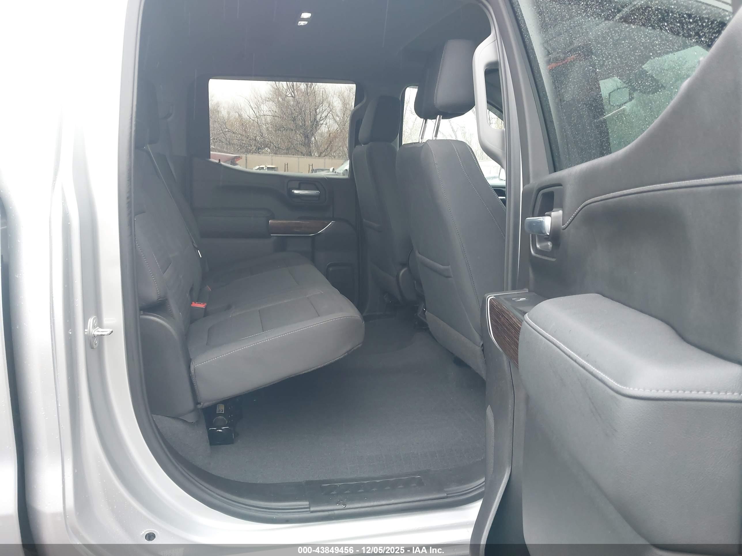 GMC SIERRA image 8
