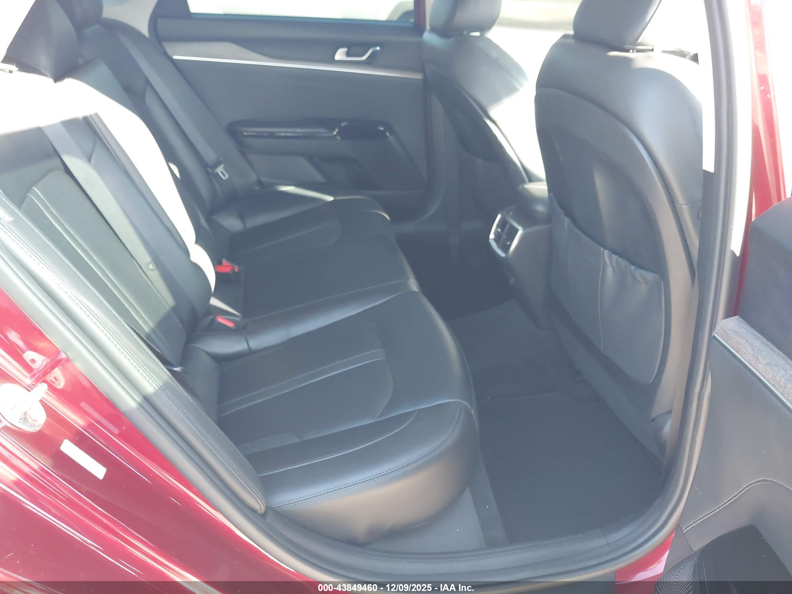 KIA K5 image 8