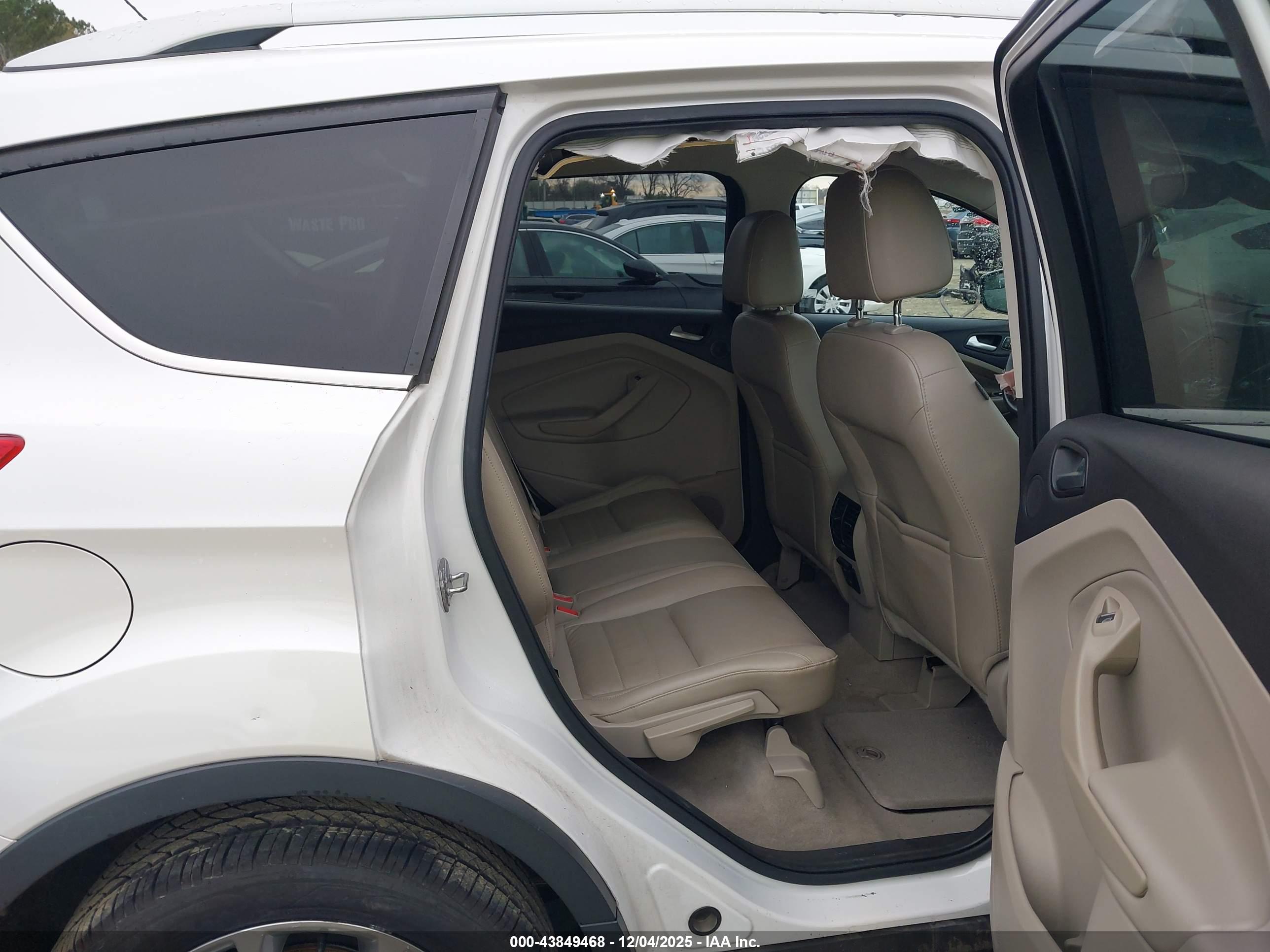 FORD ESCAPE image 8