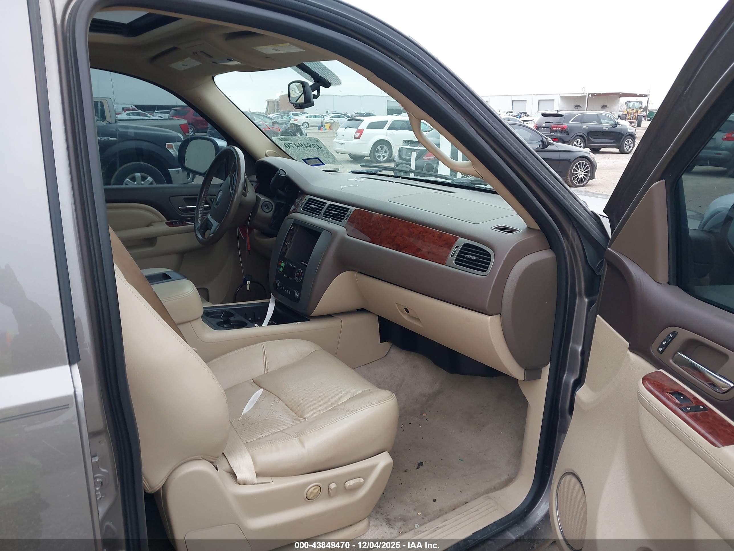 GMC YUKON image 5