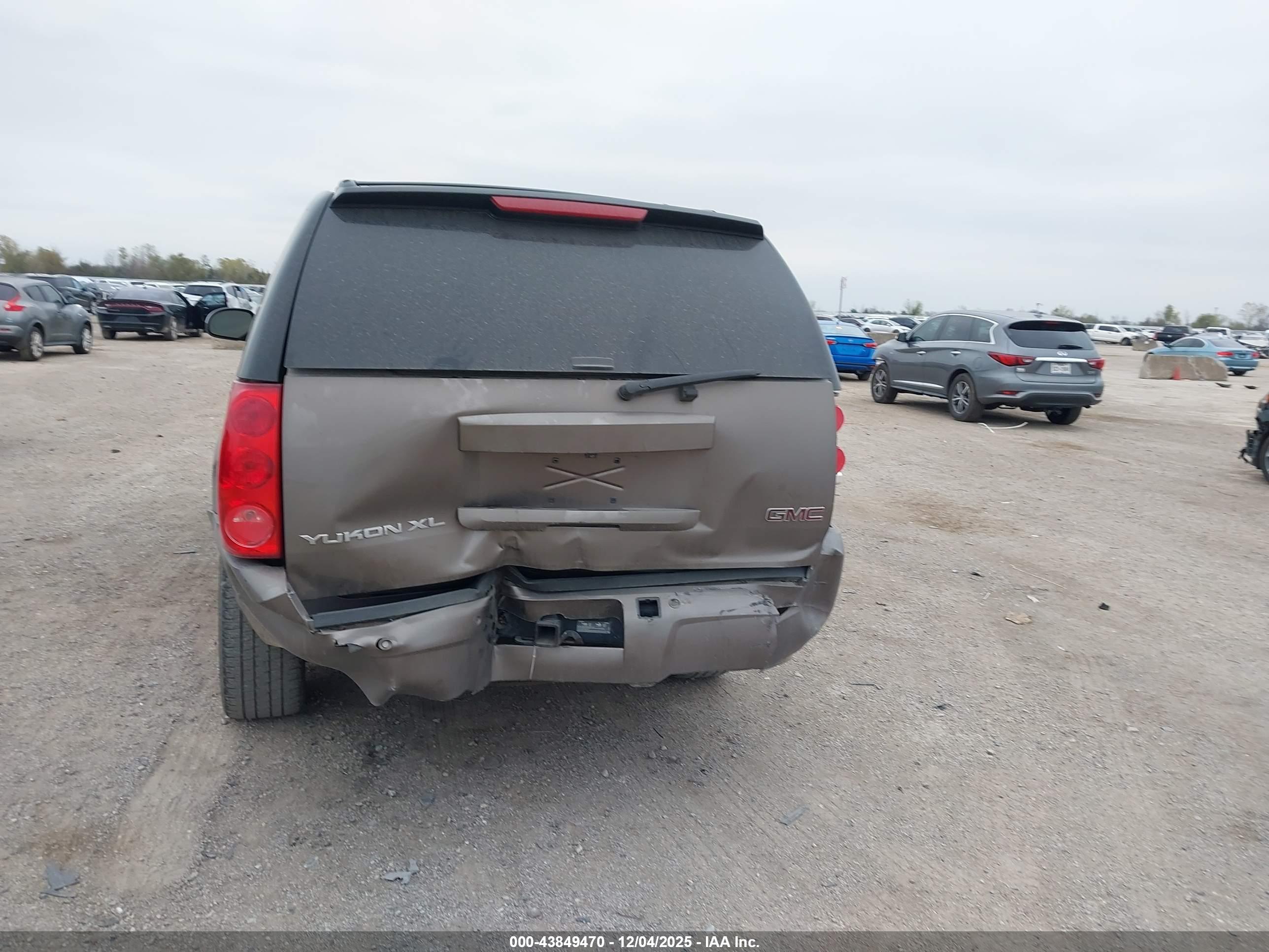 GMC YUKON image 6