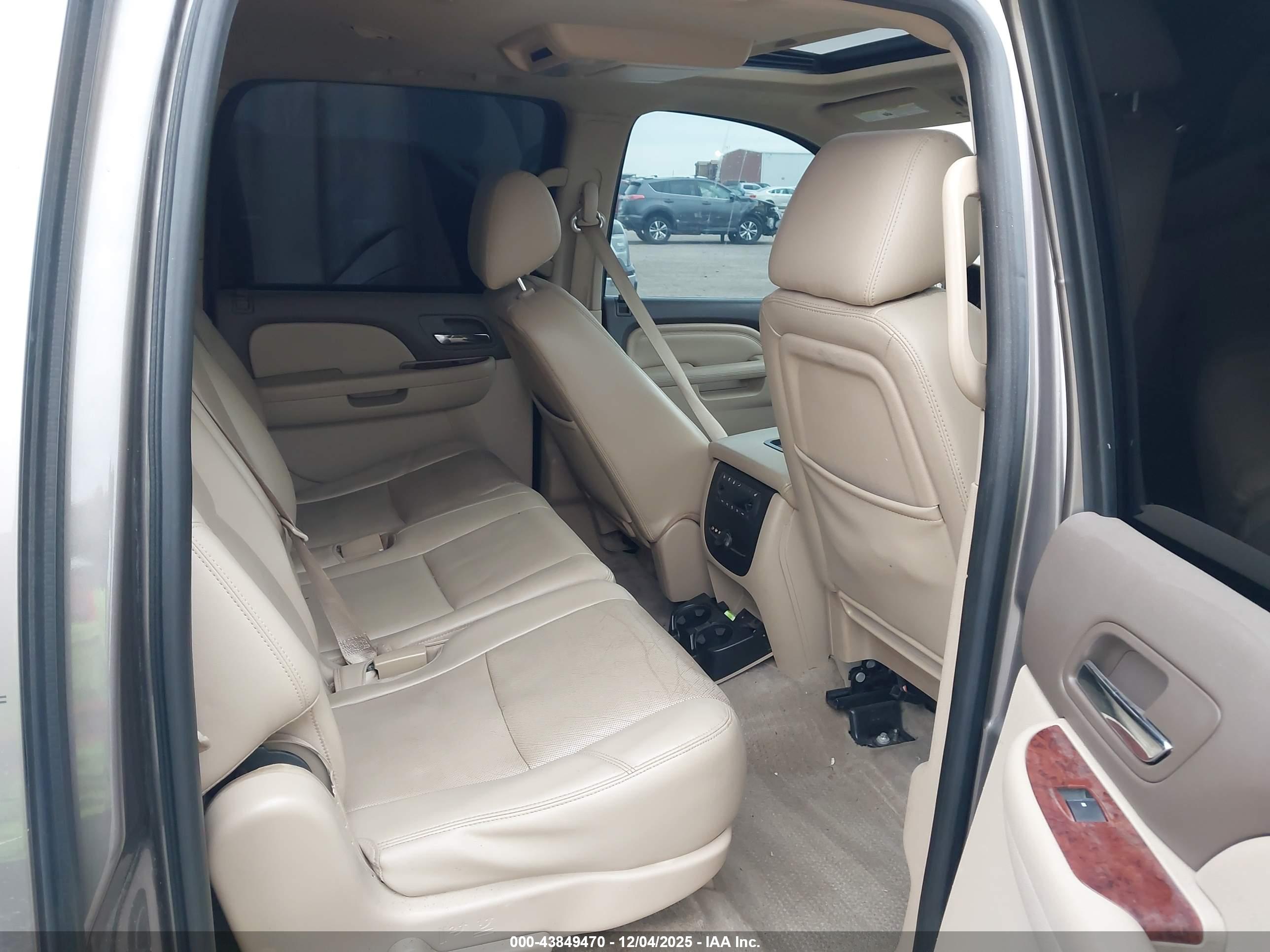 GMC YUKON image 8