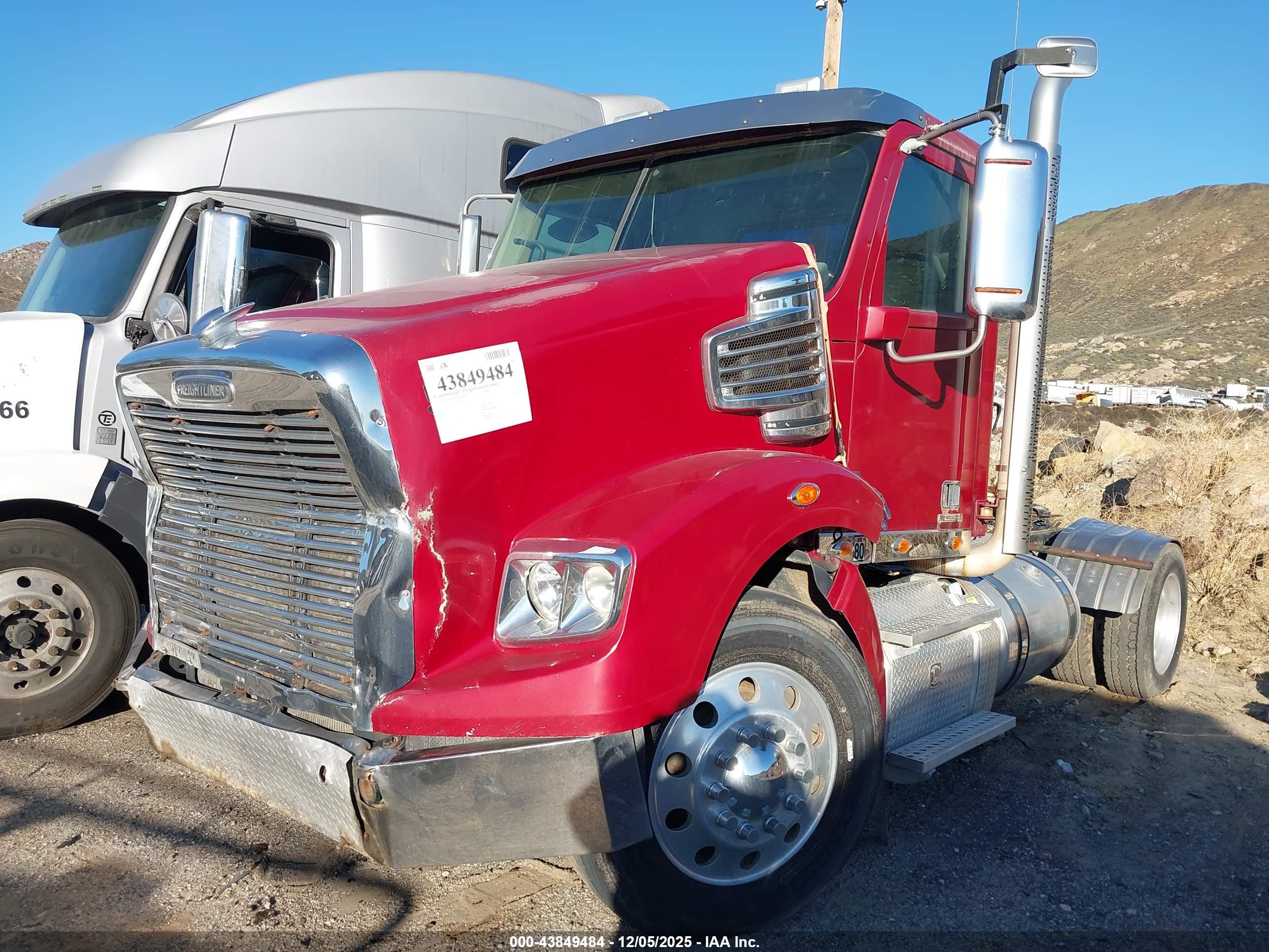 FREIGHTLINER 122SD image 2