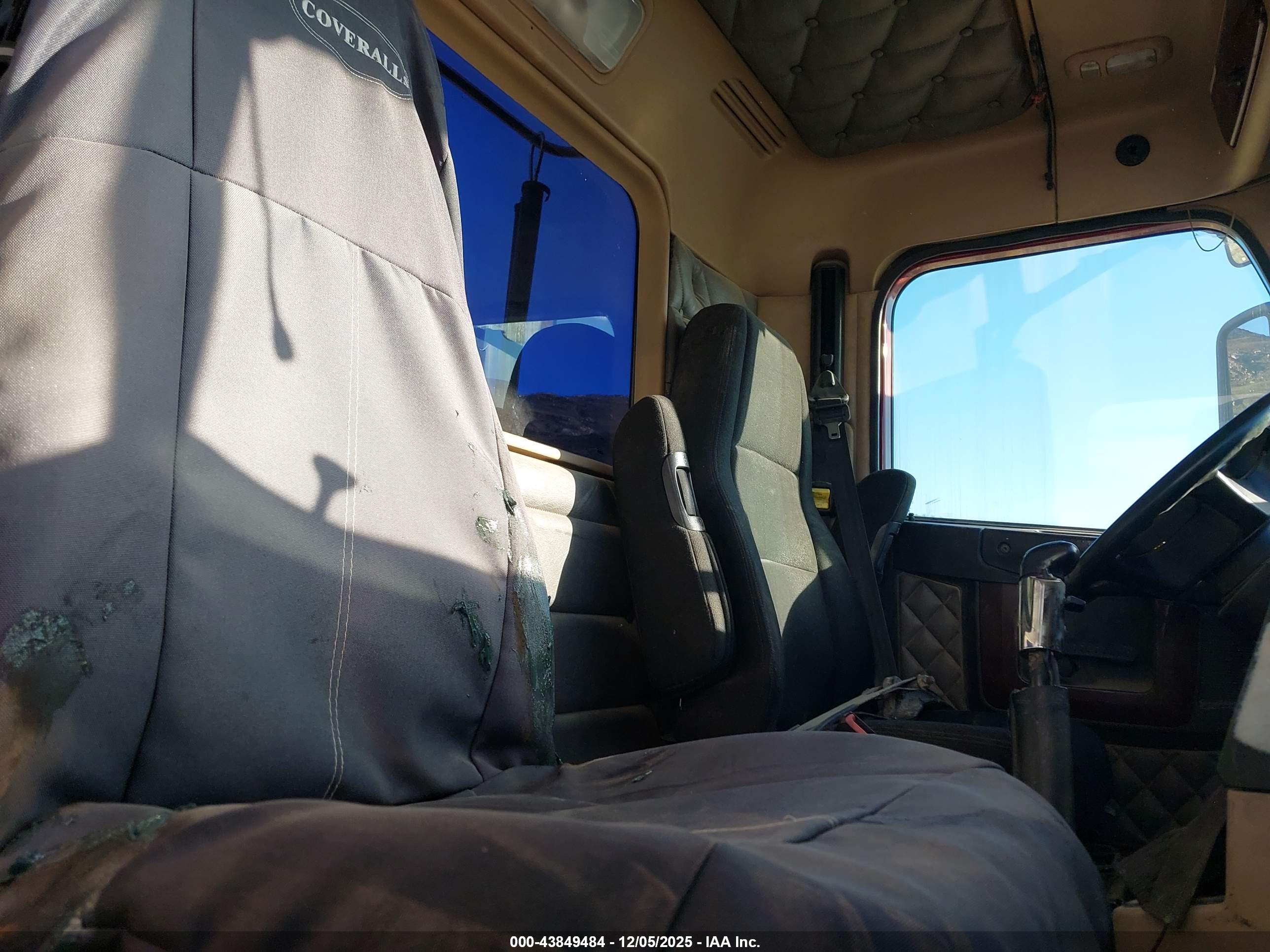FREIGHTLINER 122SD image 7