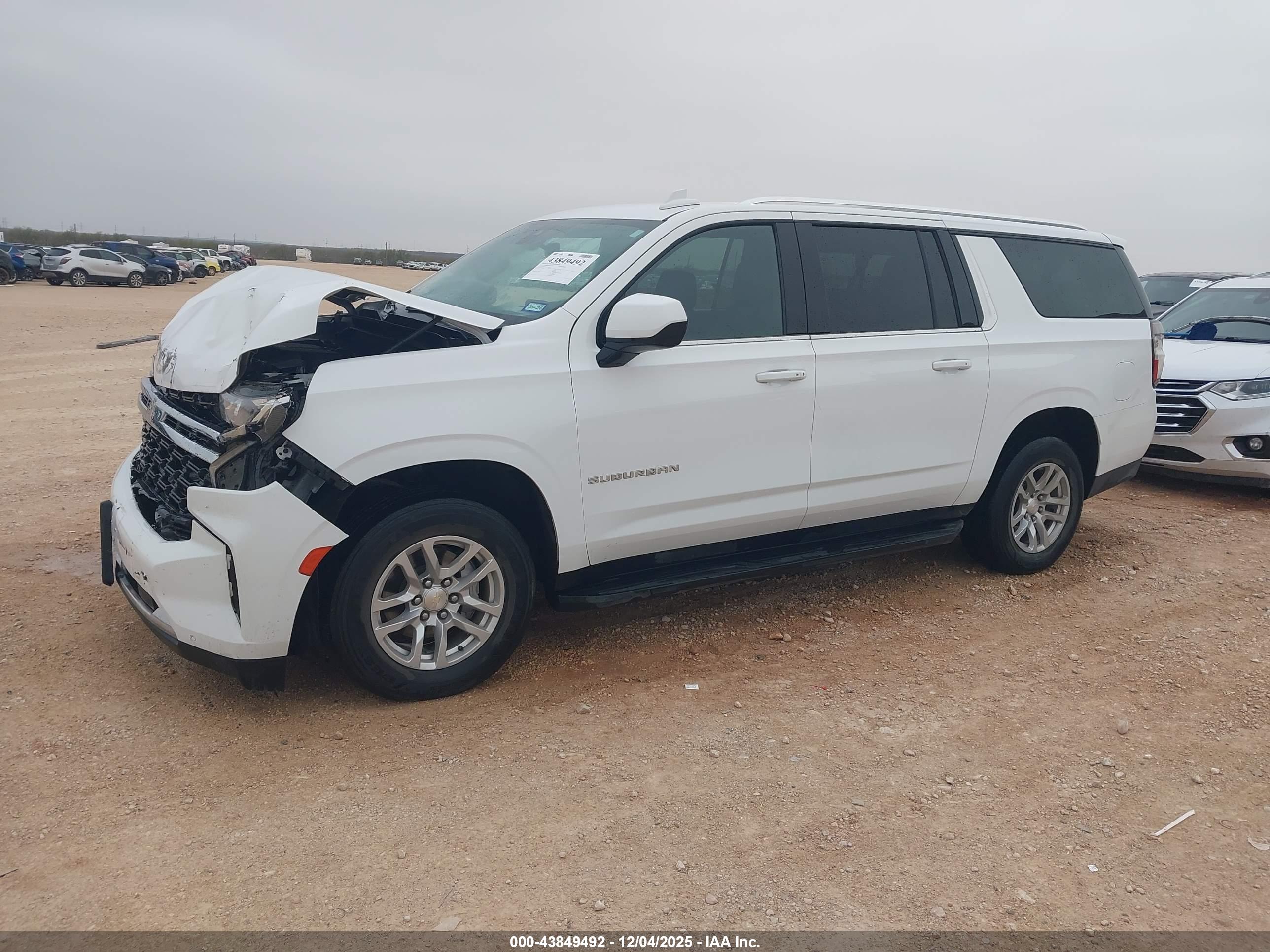 CHEVROLET SUBURBAN image 2