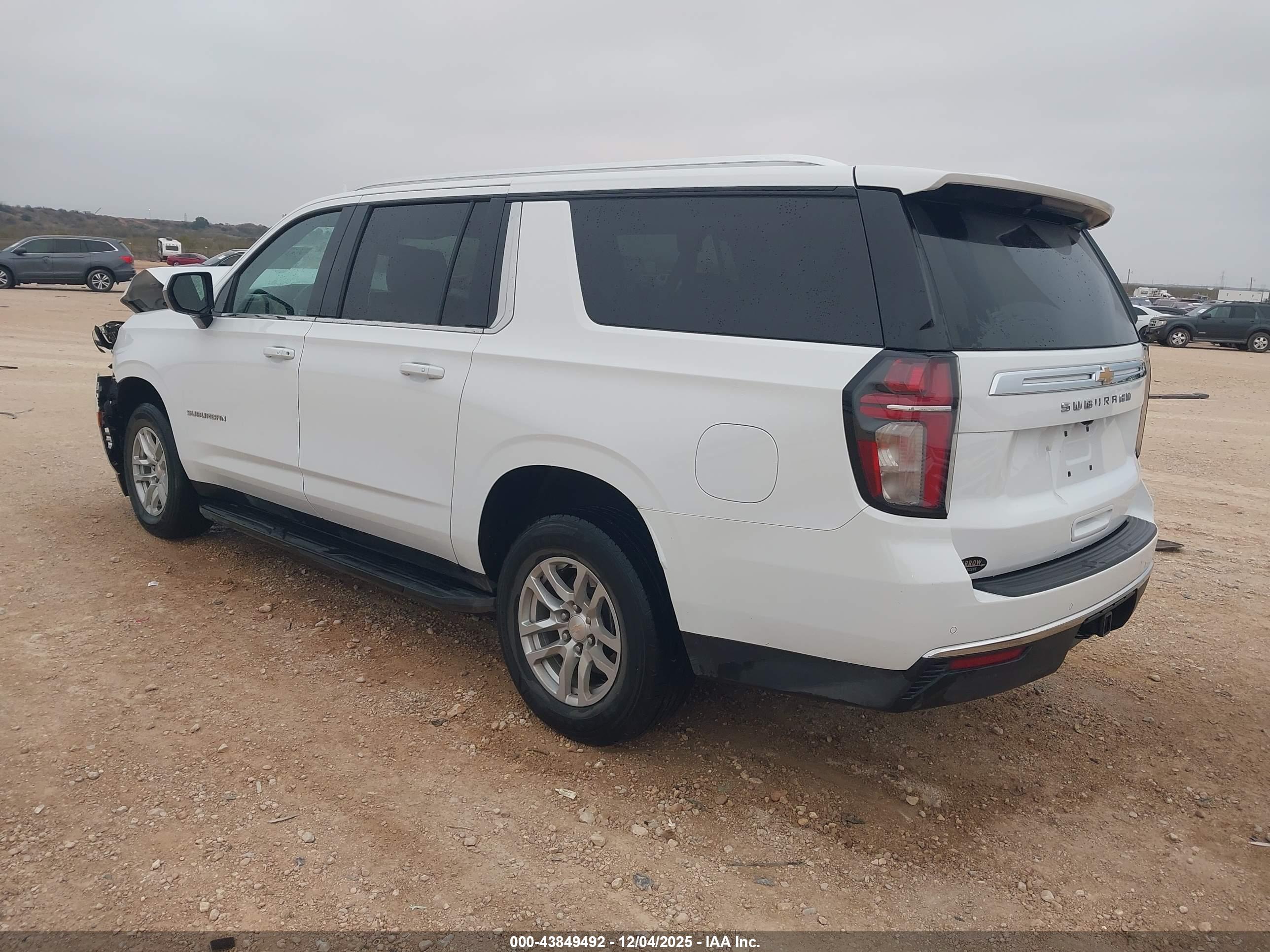 CHEVROLET SUBURBAN image 3