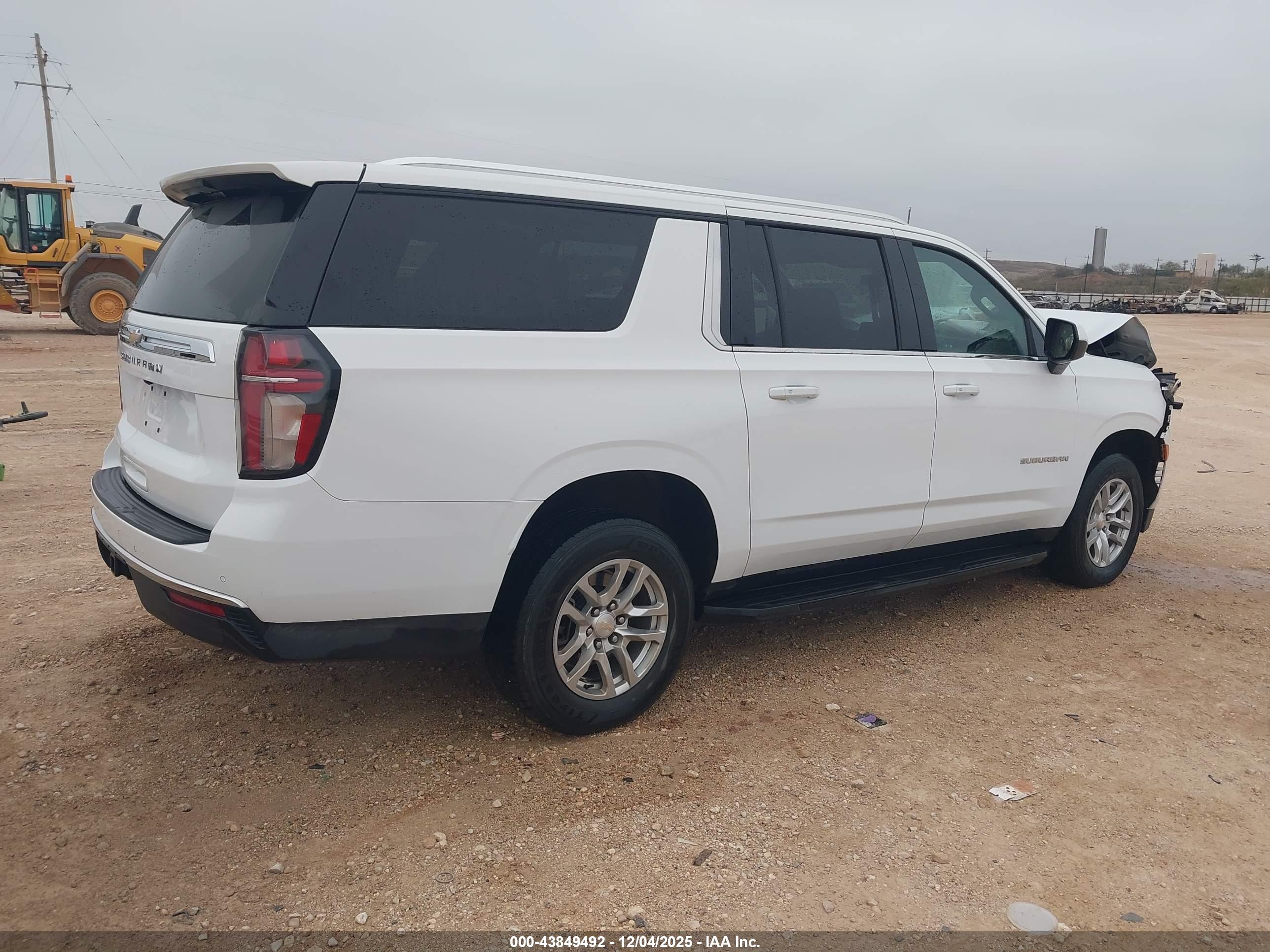 CHEVROLET SUBURBAN image 4