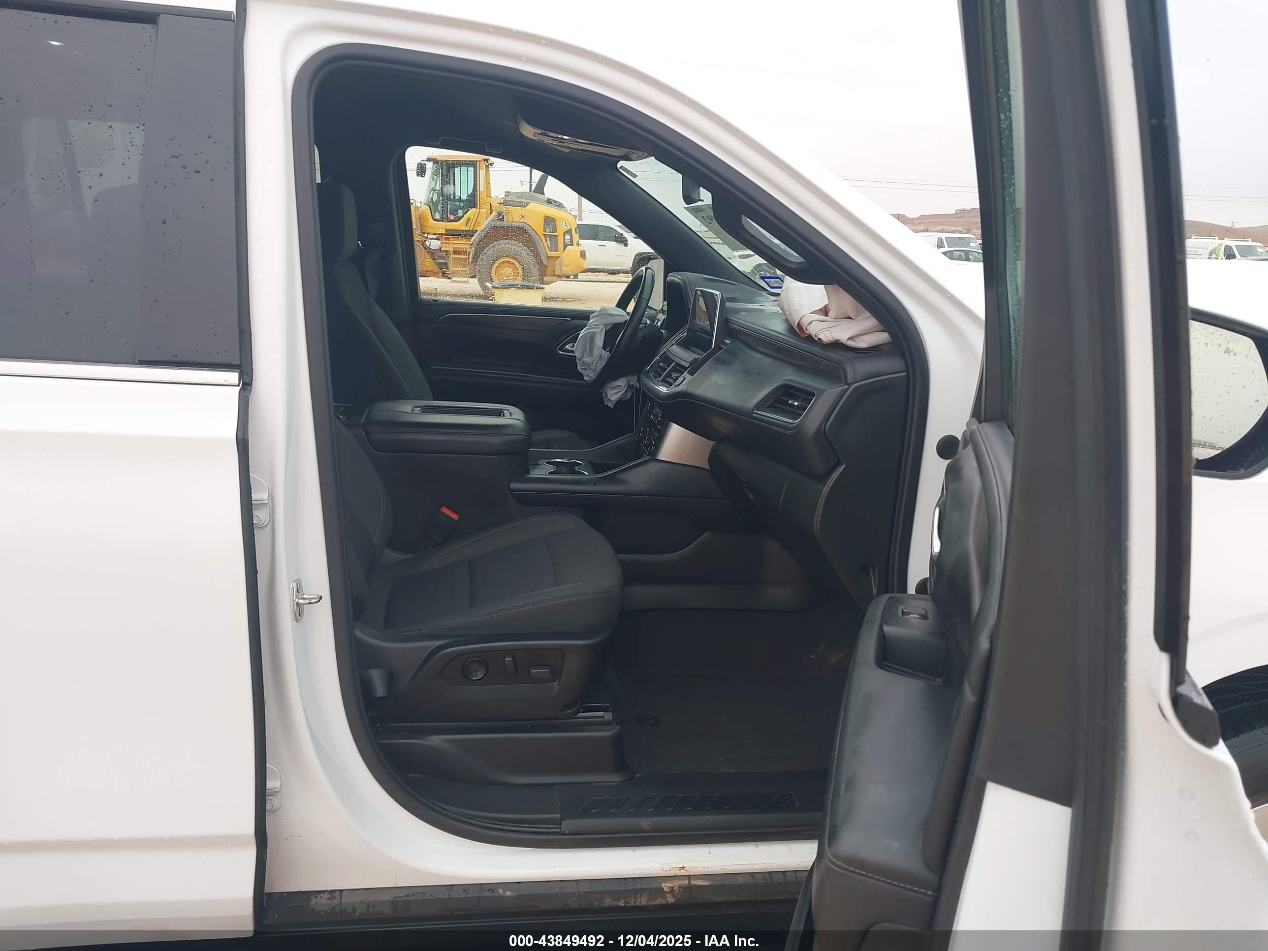 CHEVROLET SUBURBAN image 5