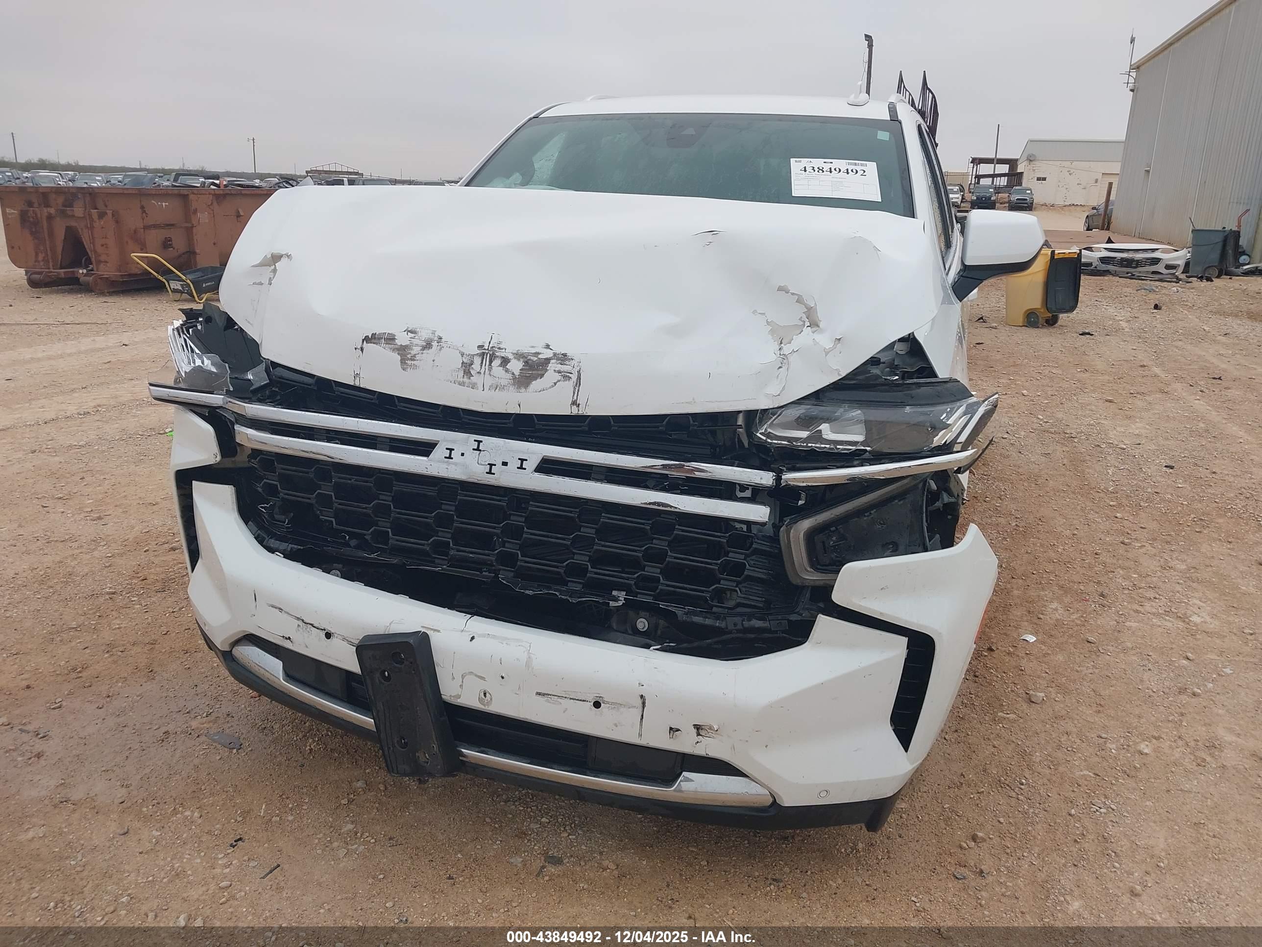 CHEVROLET SUBURBAN image 6