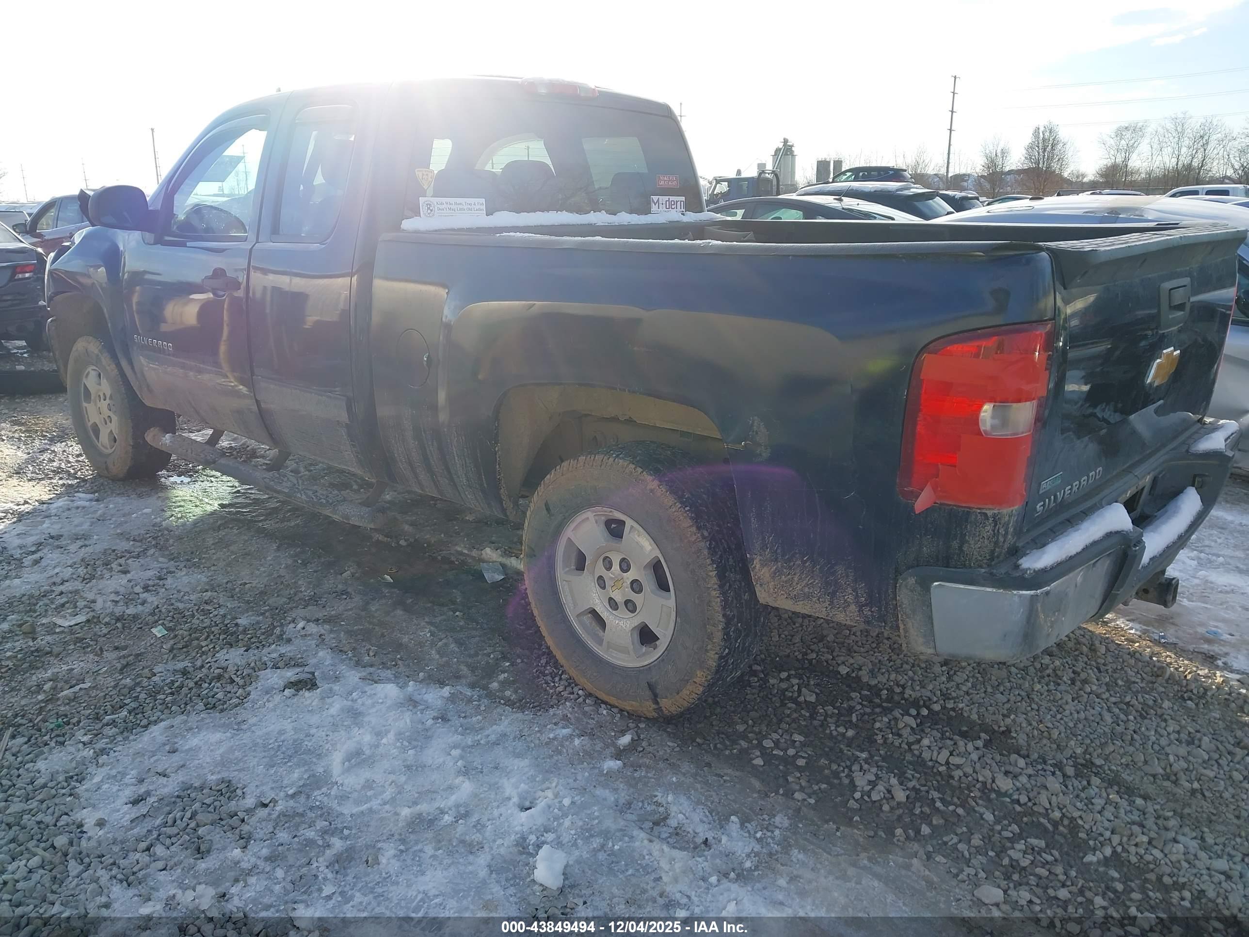 CHEVROLET SILVERADO image 3
