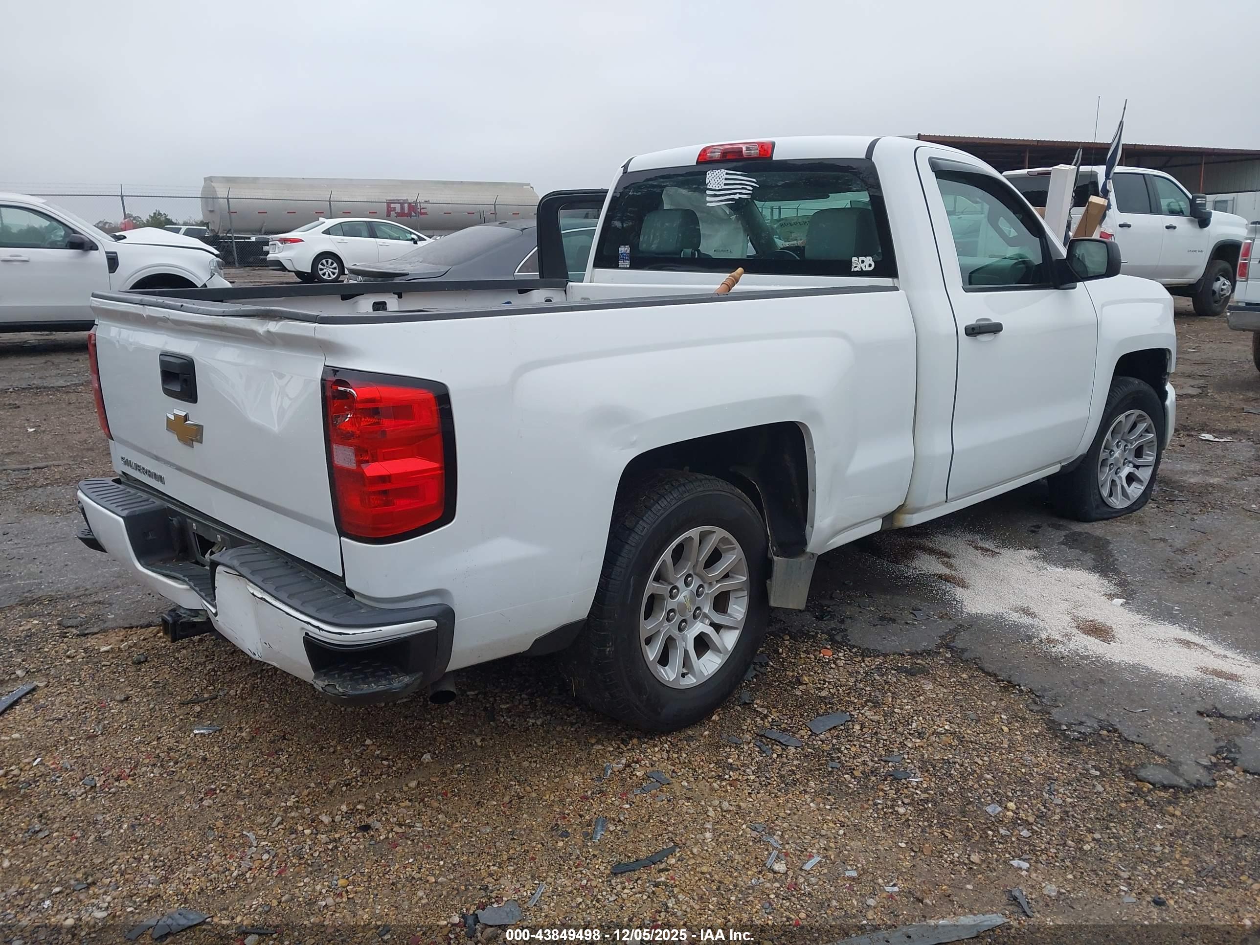 CHEVROLET SILVERADO image 4