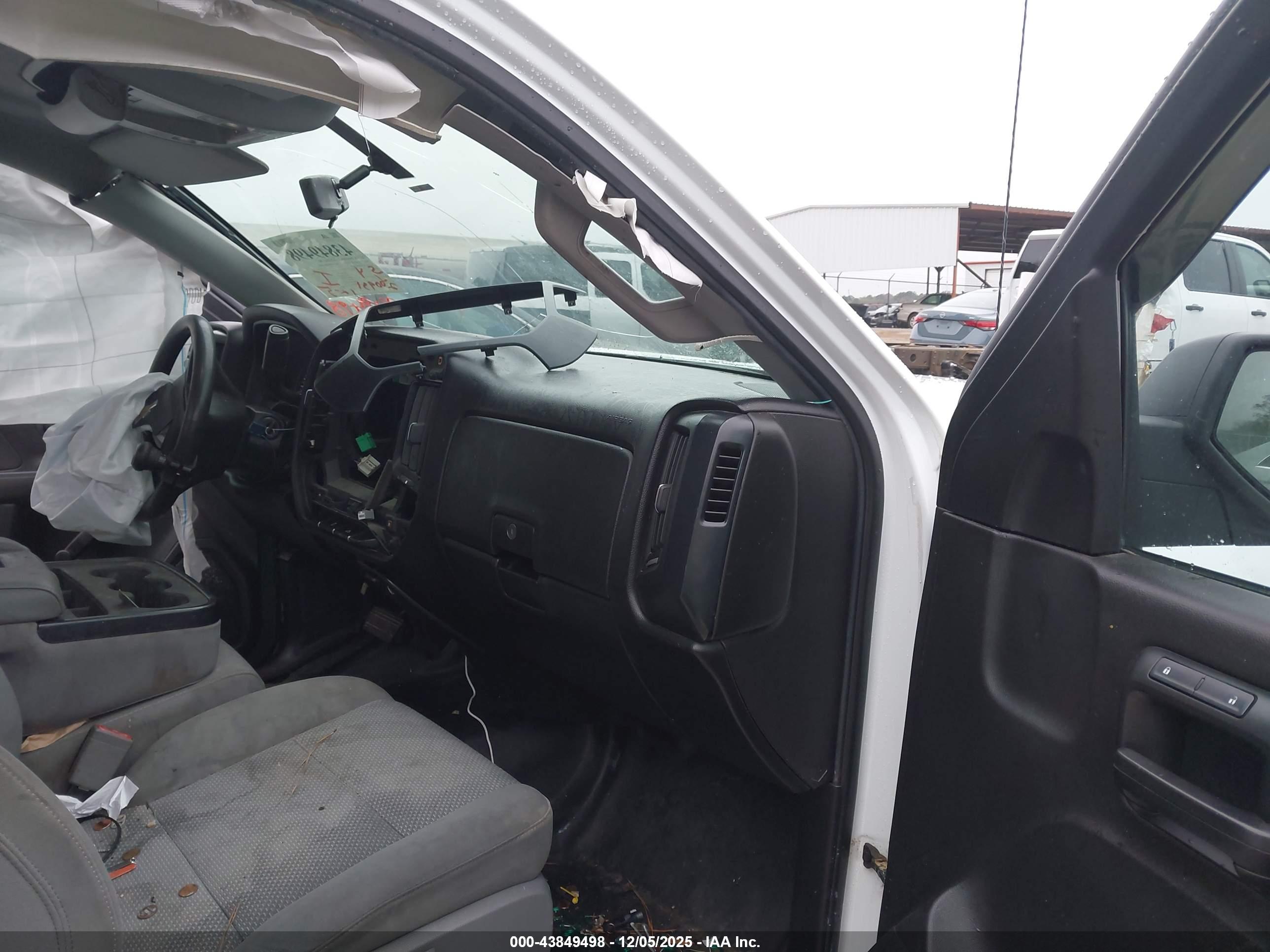 CHEVROLET SILVERADO image 5