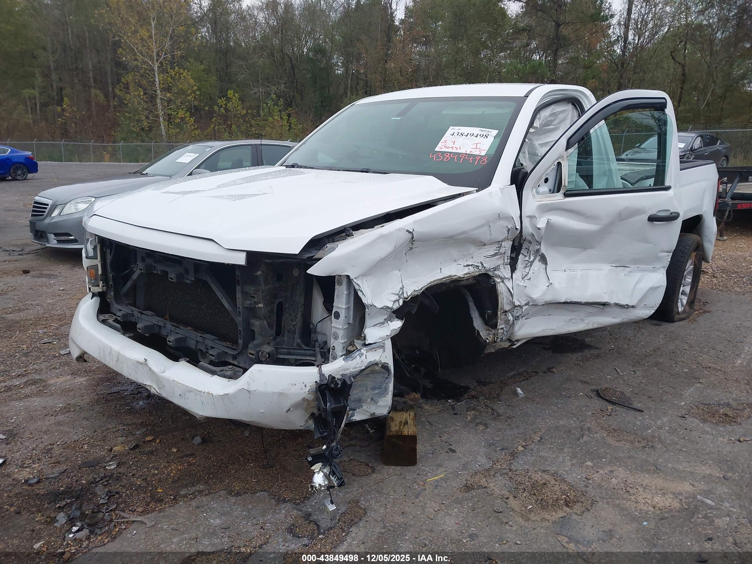 CHEVROLET SILVERADO image 6