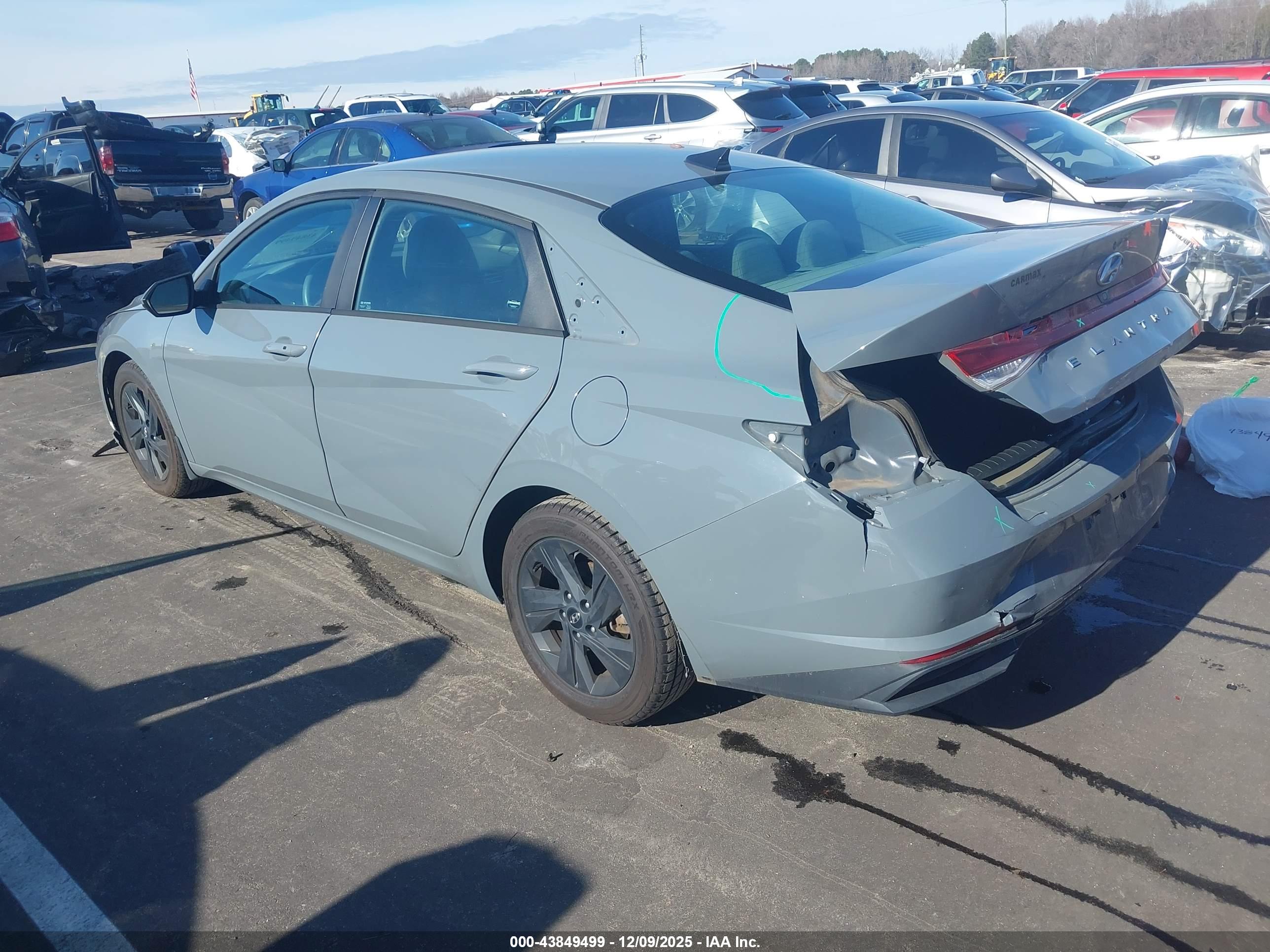HYUNDAI ELANTRA image 3