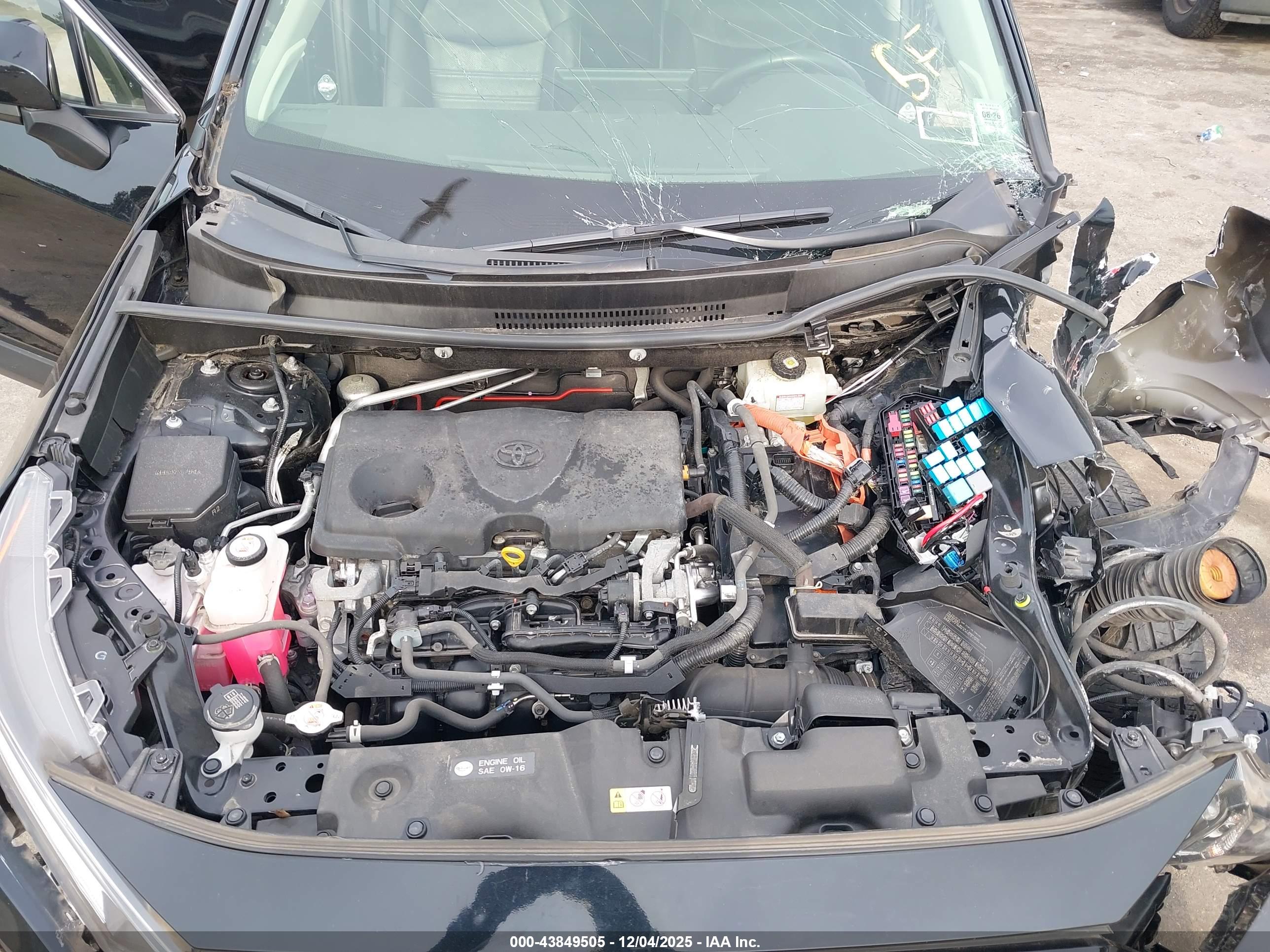 TOYOTA RAV4 image 10