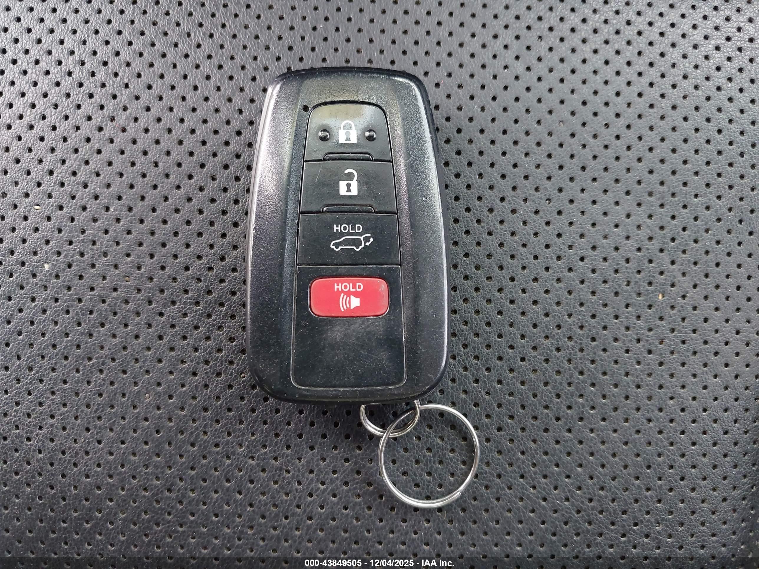 TOYOTA RAV4 image 11