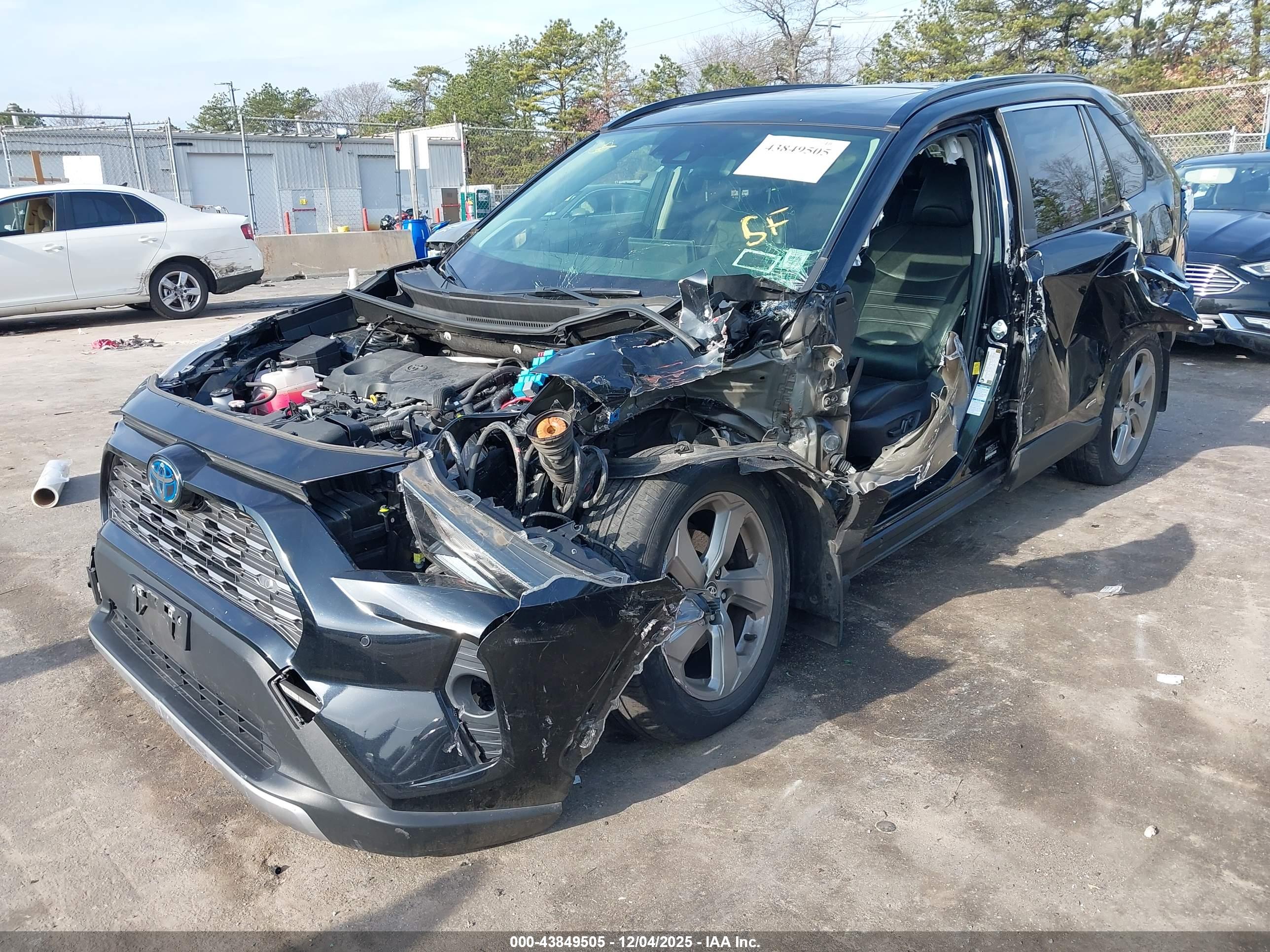 TOYOTA RAV4 image 2