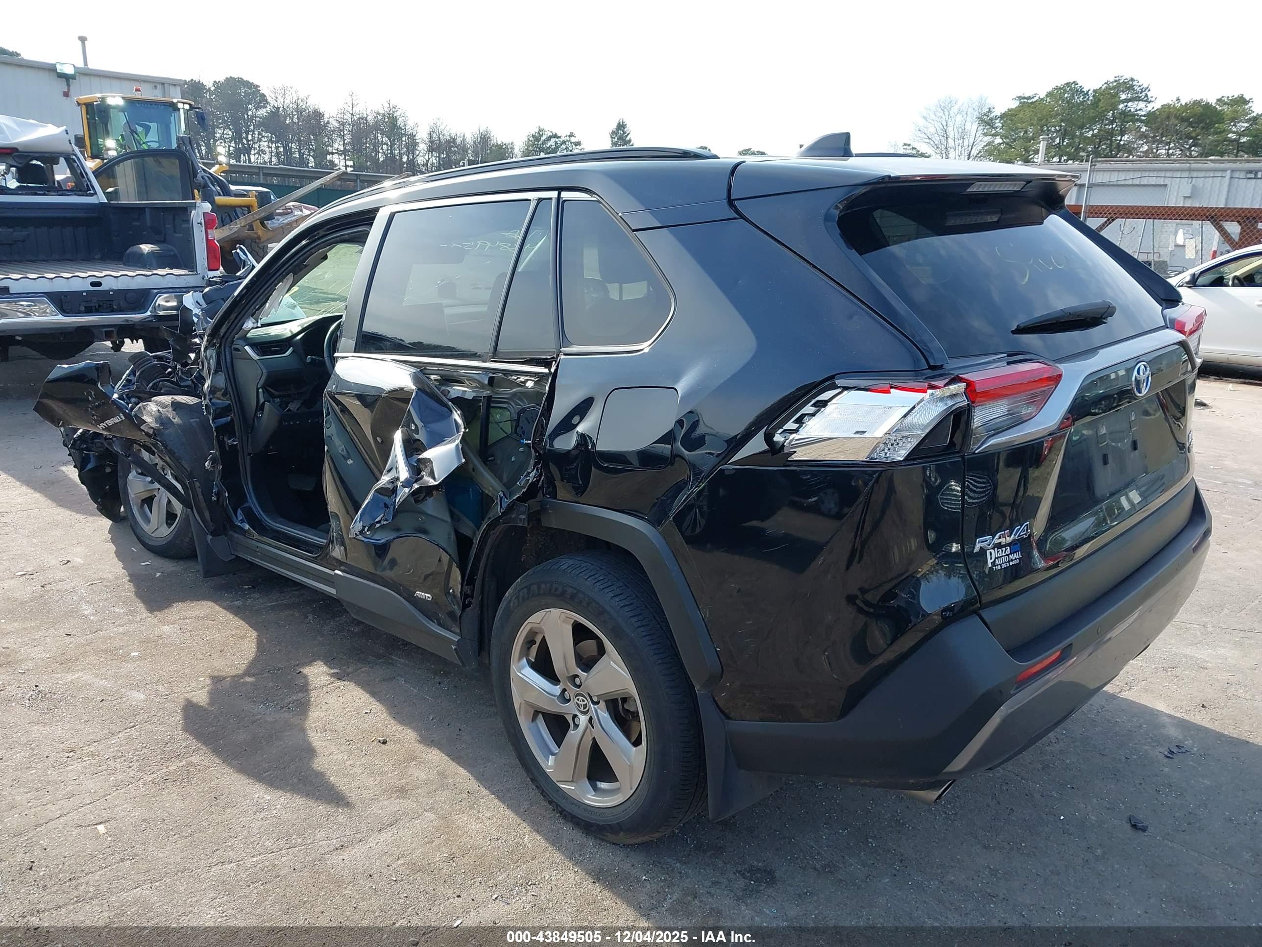 TOYOTA RAV4 image 3