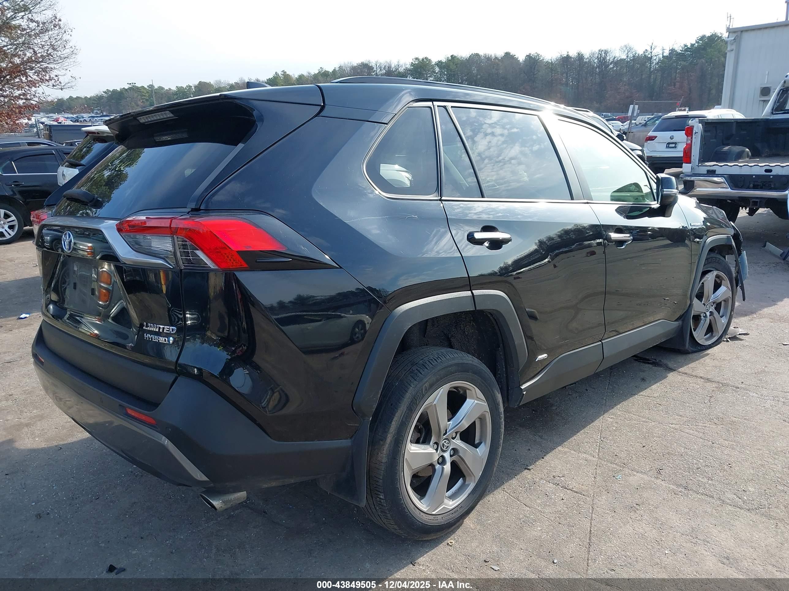 TOYOTA RAV4 image 4