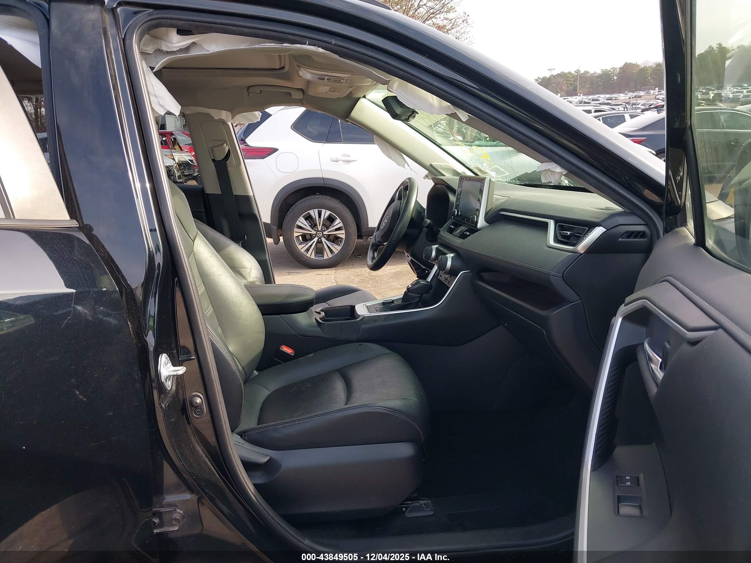 TOYOTA RAV4 image 5