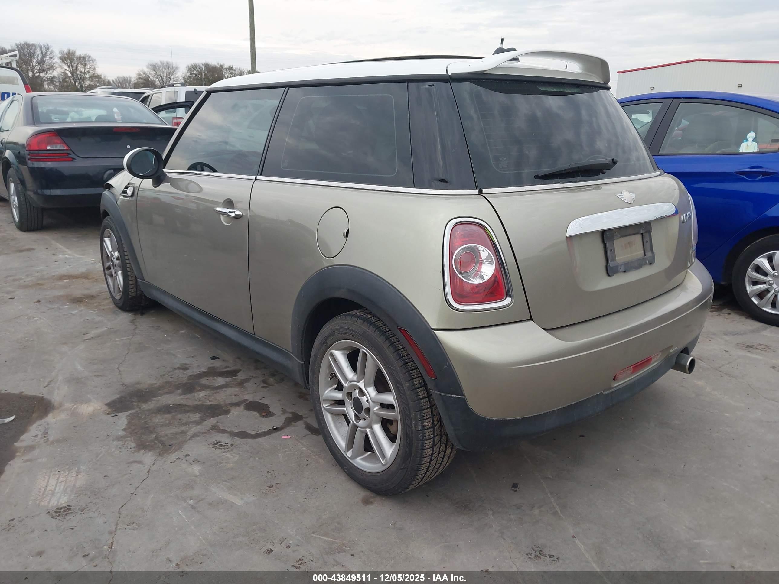 MINI COOPER image 3