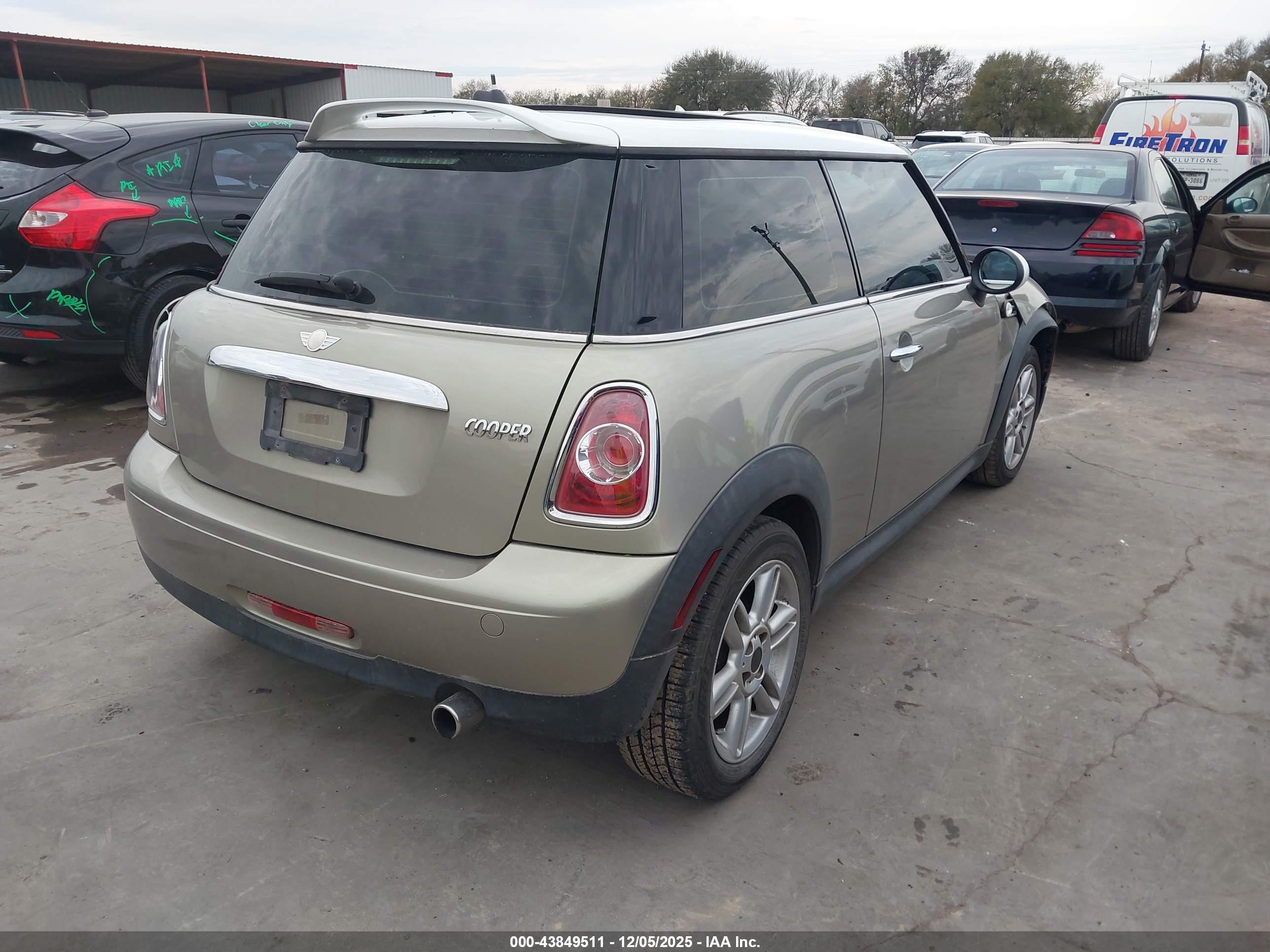 MINI COOPER image 4