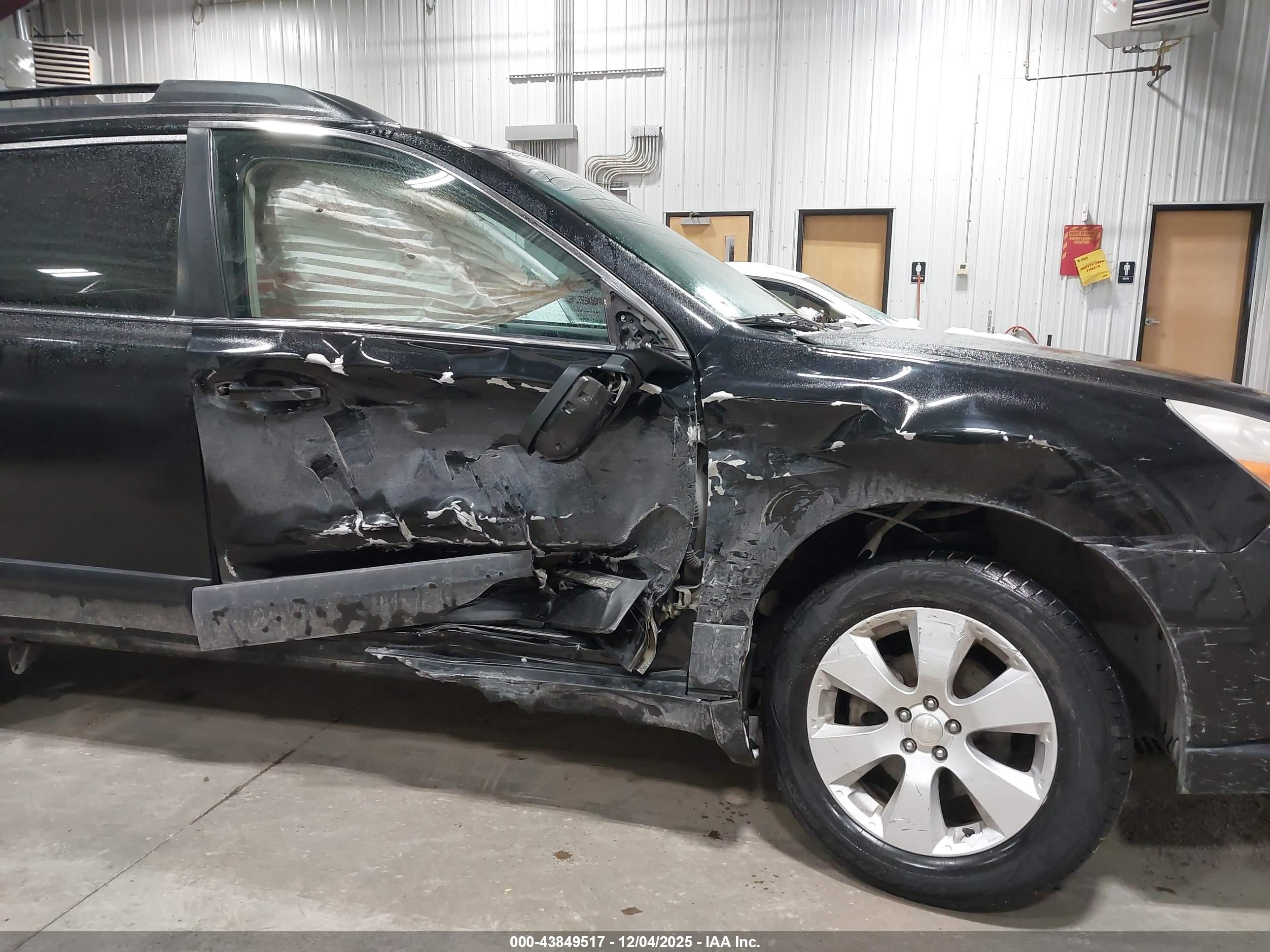 SUBARU OUTBACK image 6