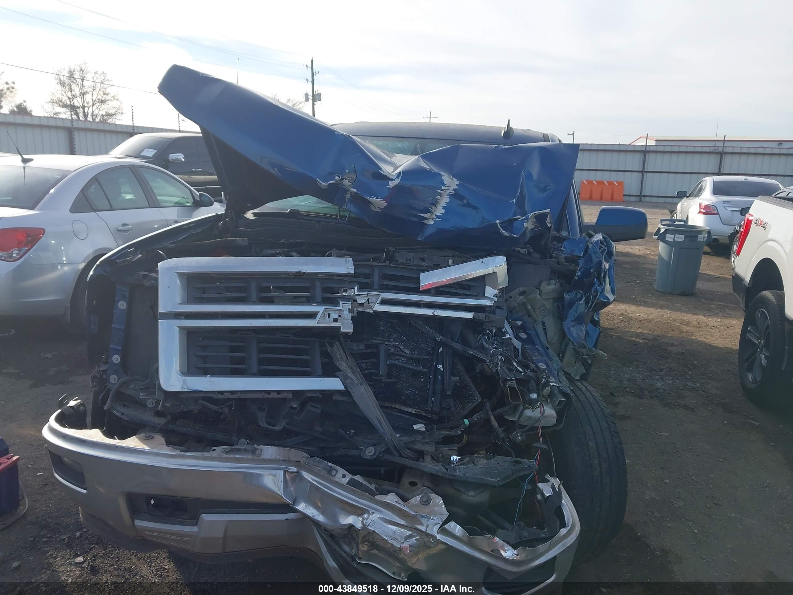 CHEVROLET SILVERADO image 6