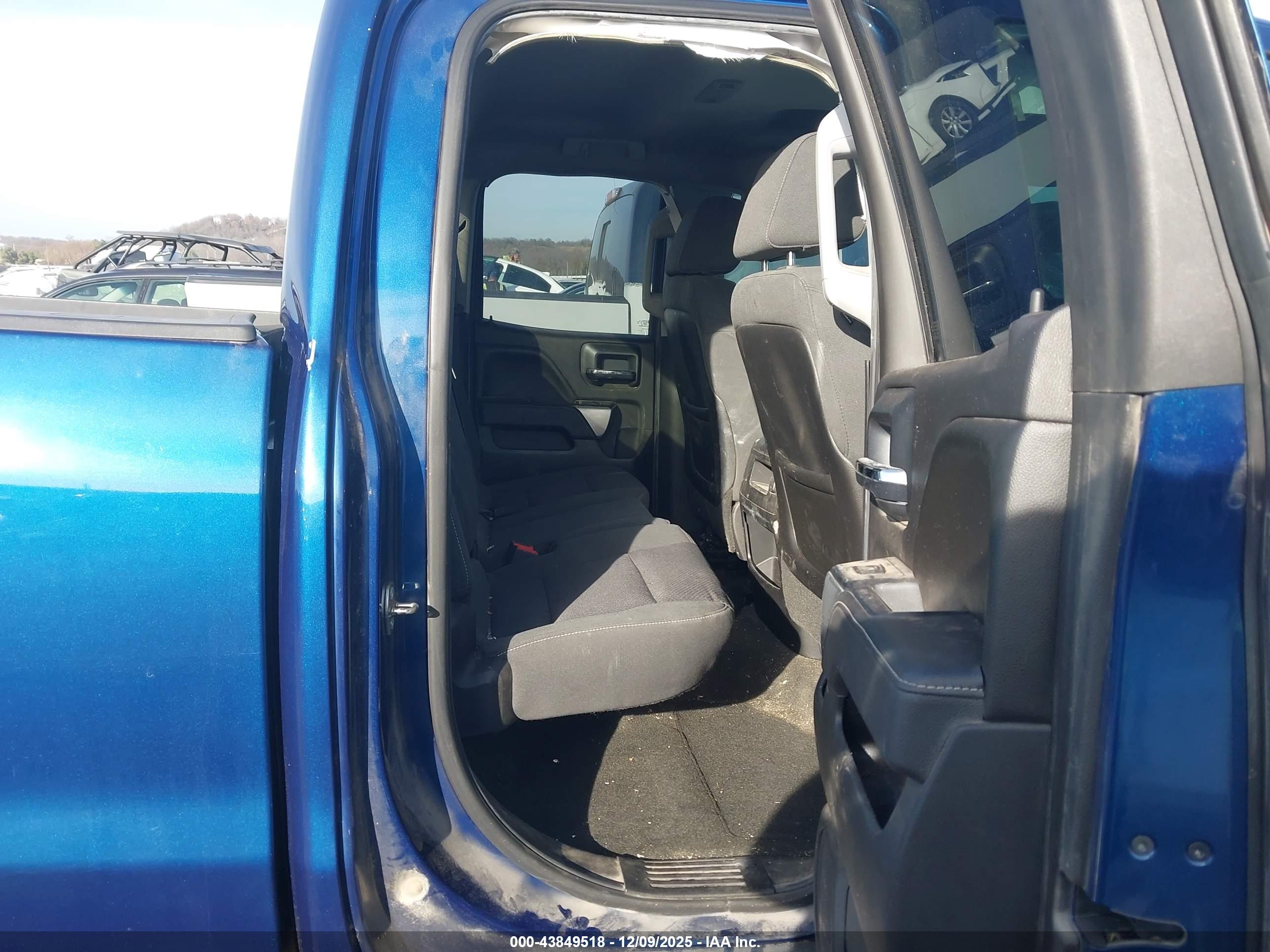 CHEVROLET SILVERADO image 8