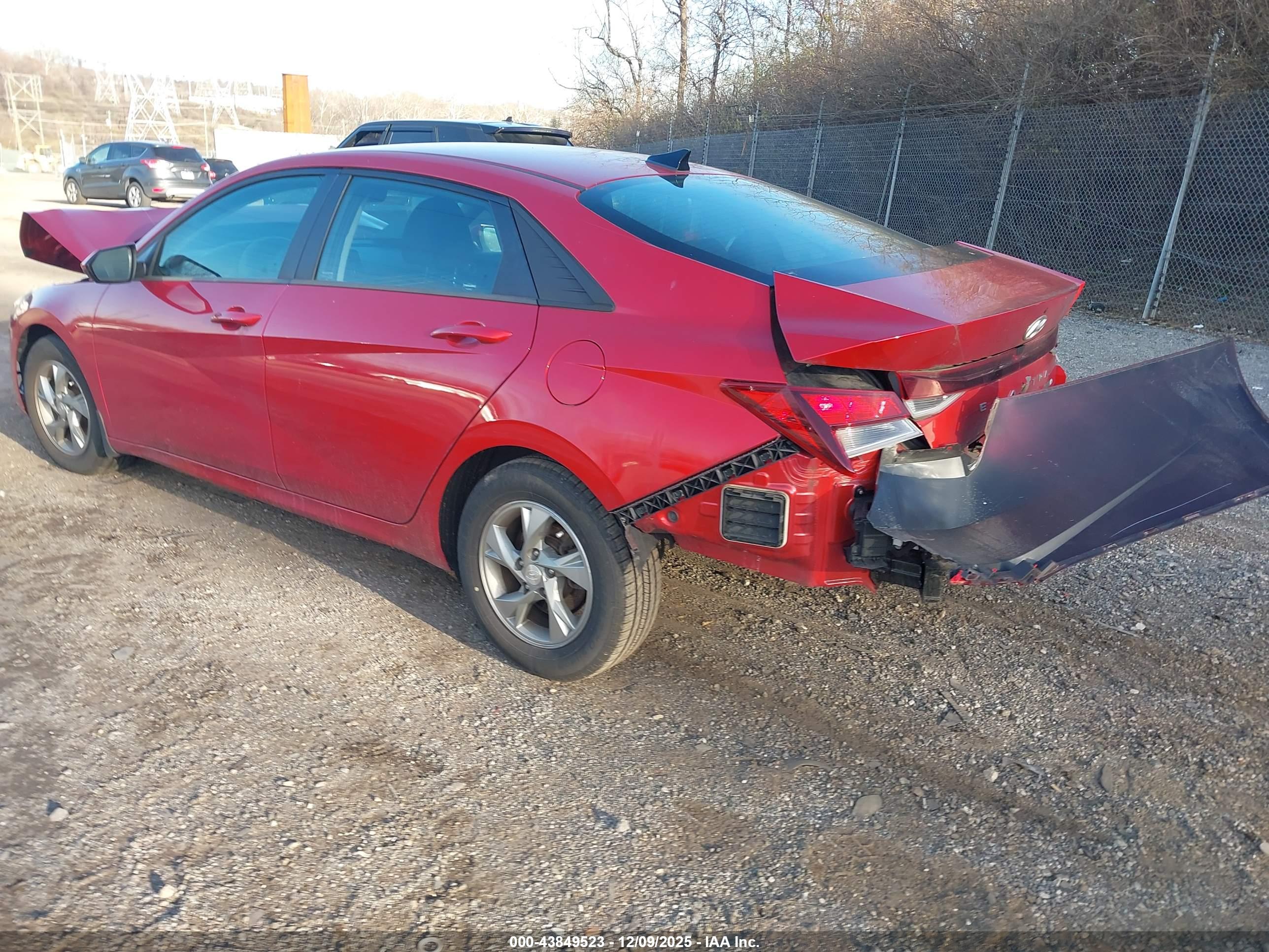 HYUNDAI ELANTRA image 3