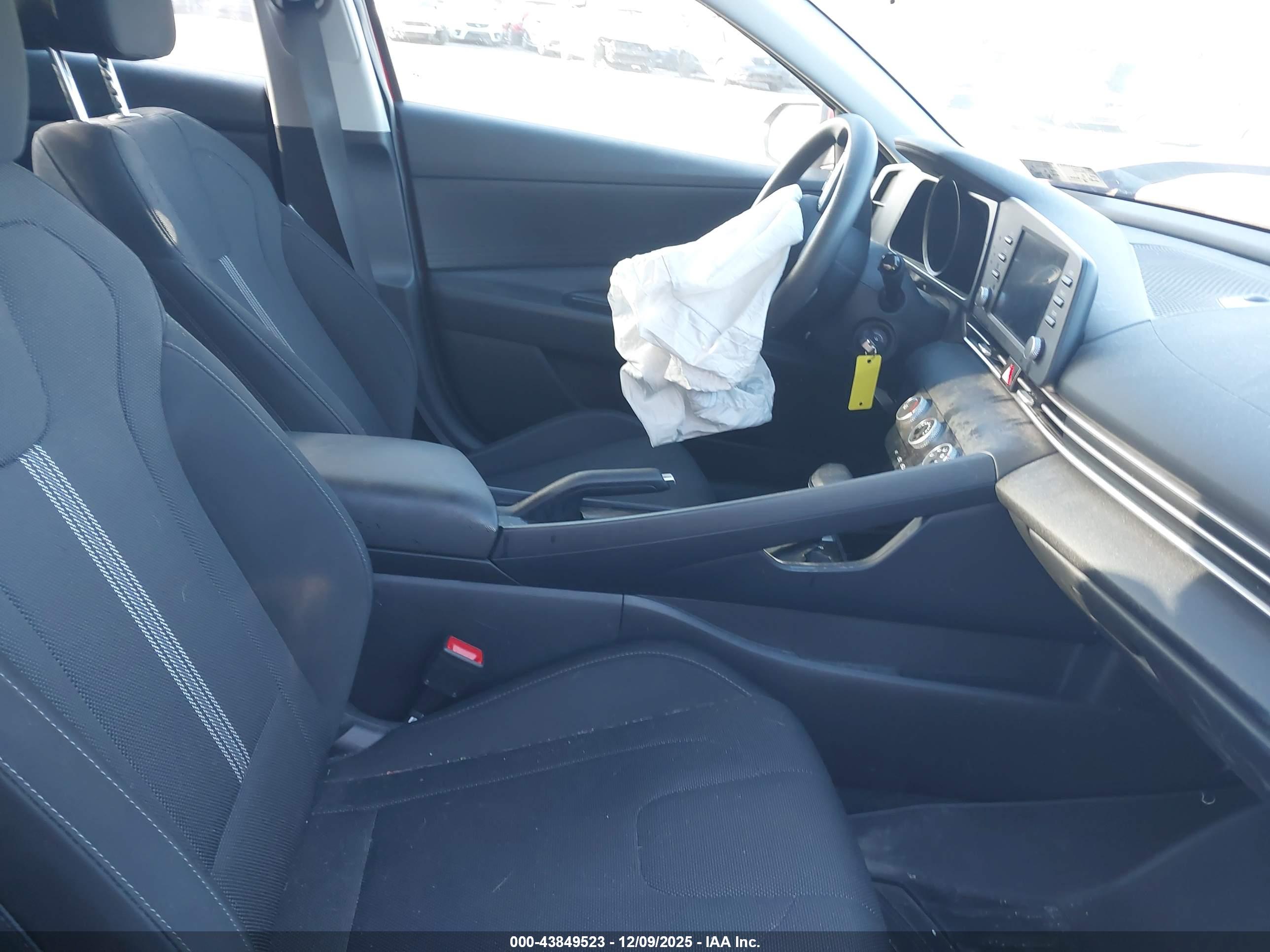 HYUNDAI ELANTRA image 5